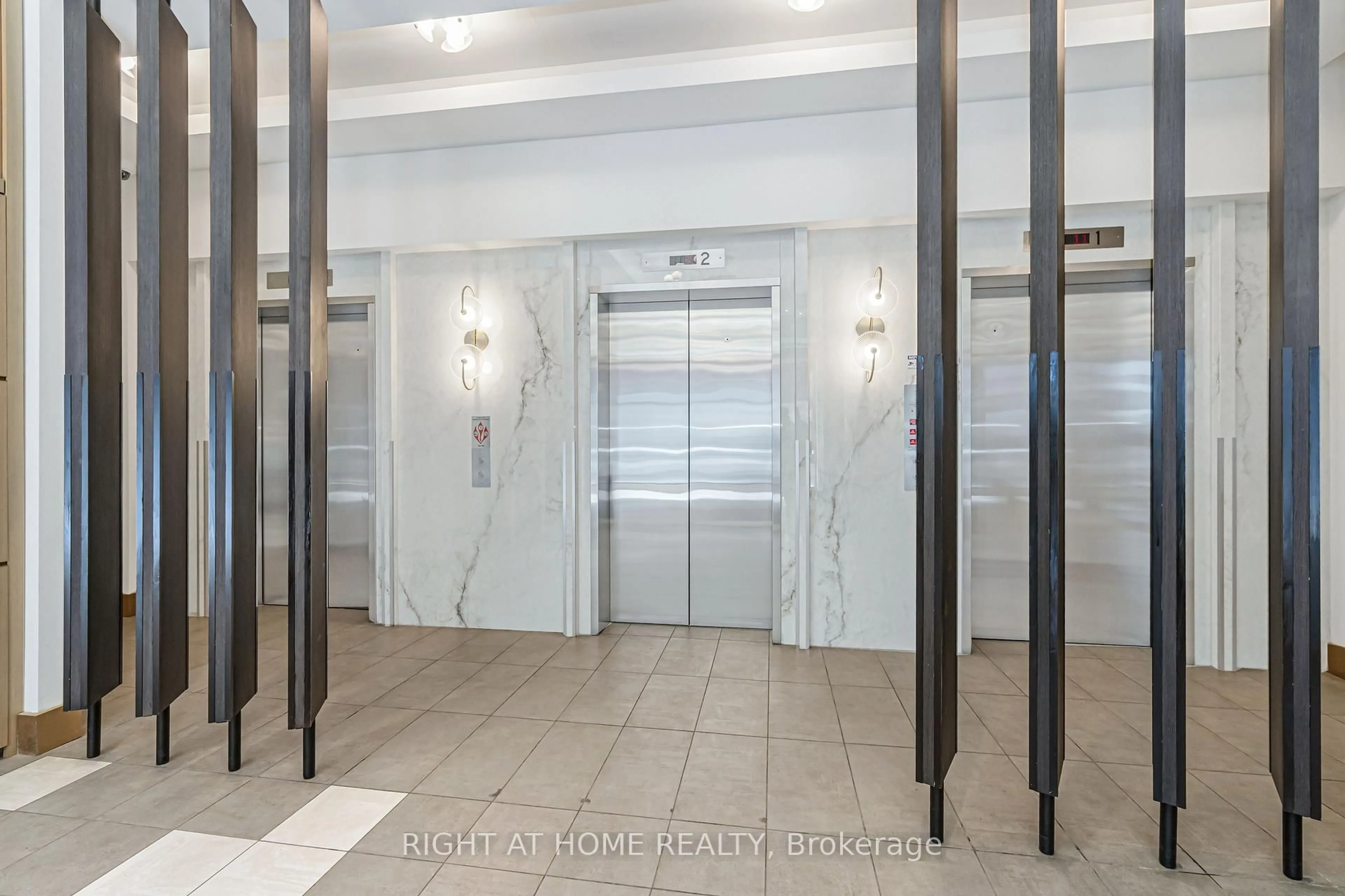 Indoor foyer for 4099 Brickstone Mews #2305, Mississauga Ontario L5B 0G2