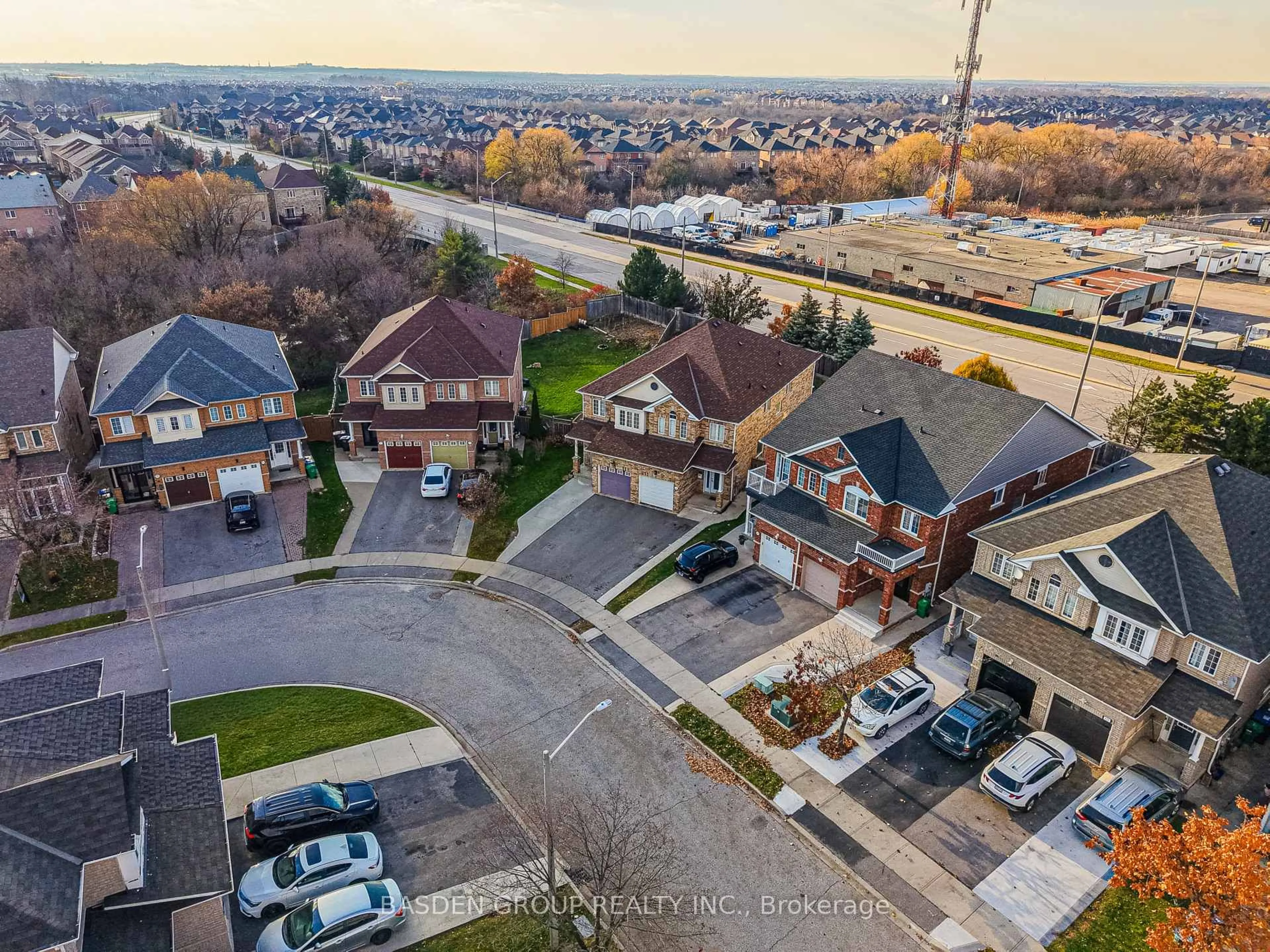 A pic from outside/outdoor area/front of a property/back of a property/a pic from drone, unknown for 101 Eastview Gate, Brampton Ontario L6P 2G7