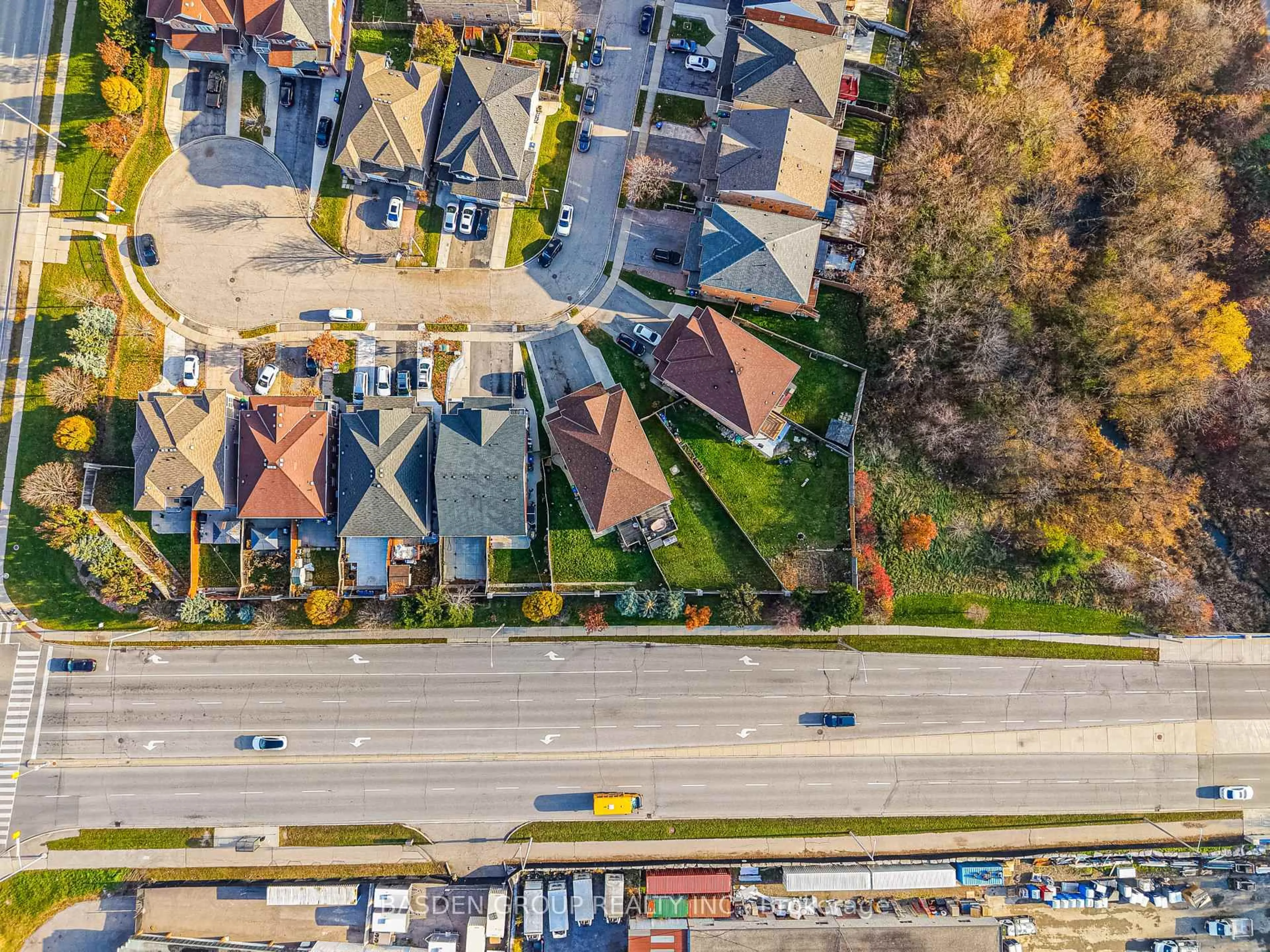 A pic from outside/outdoor area/front of a property/back of a property/a pic from drone, street for 101 Eastview Gate, Brampton Ontario L6P 2G7