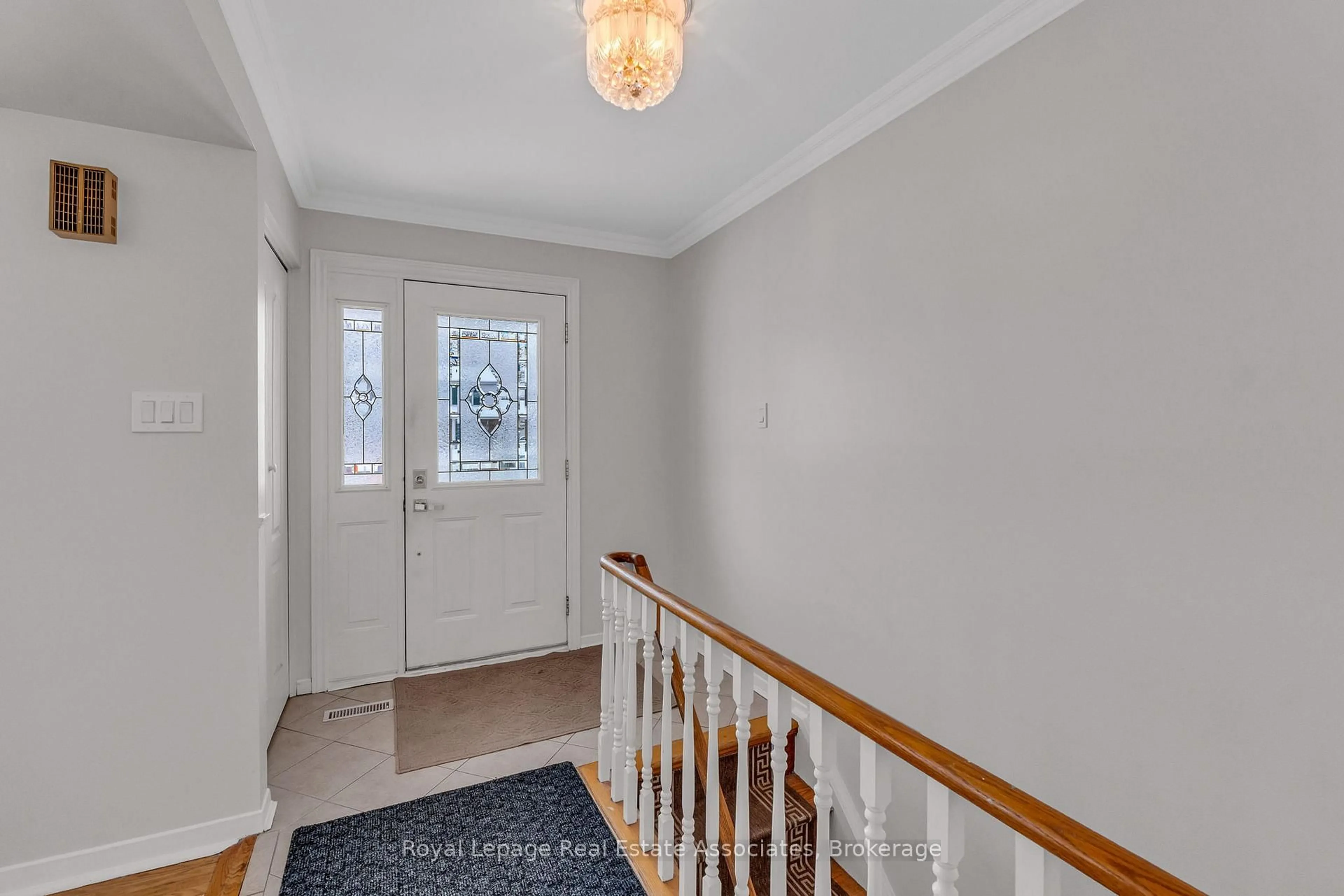 Indoor entryway for 56 Brookland Dr, Brampton Ontario L6T 2M5