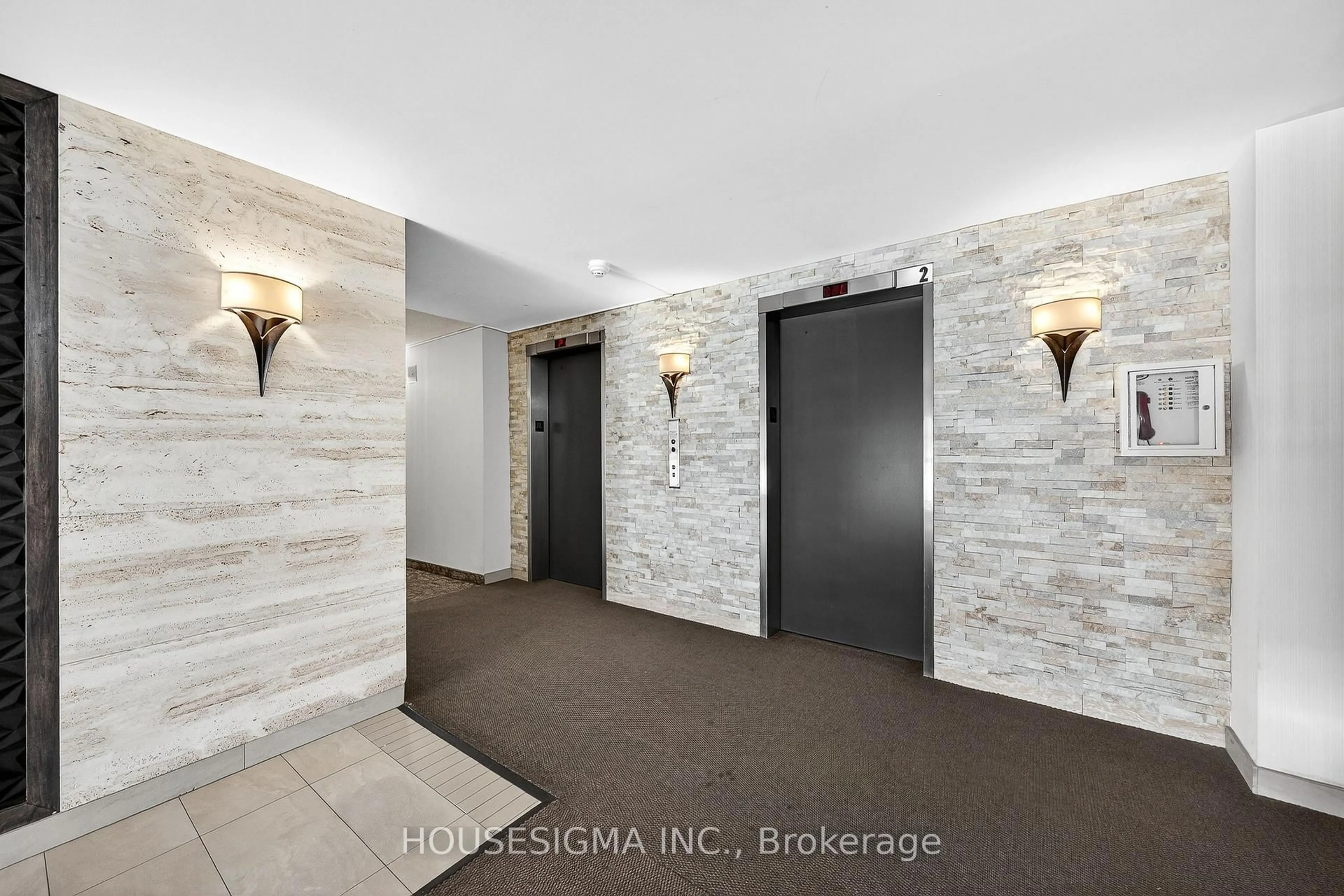 Indoor foyer for 1415 Ghent Ave #506, Burlington Ontario L7S 1X4