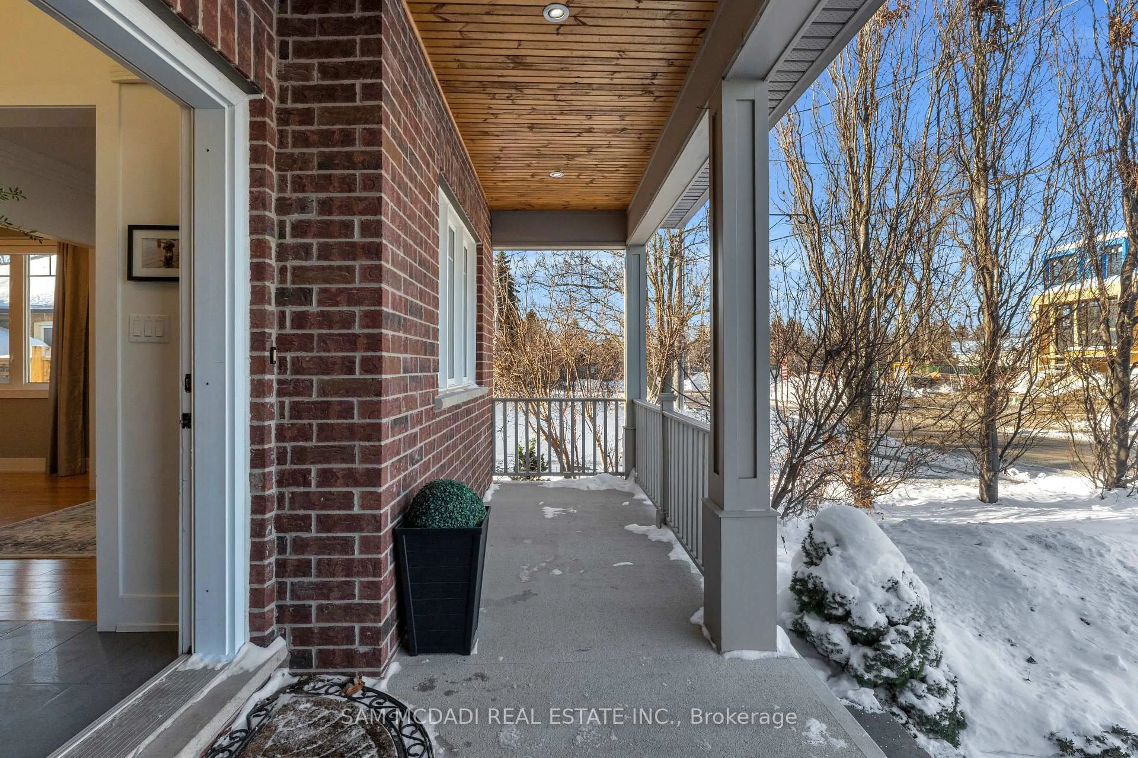 Unknown for 38 Pine Ave, Mississauga Ontario L5H 2P8