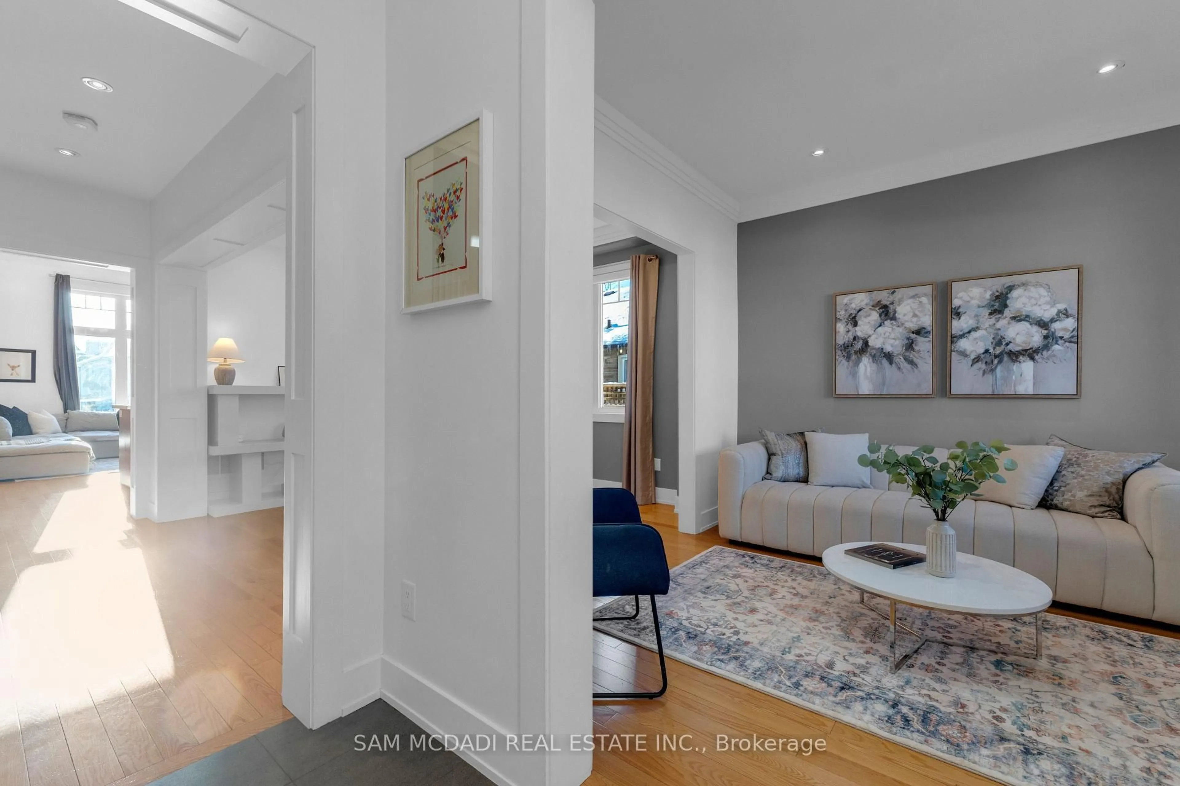 Indoor entryway for 38 Pine Ave, Mississauga Ontario L5H 2P8