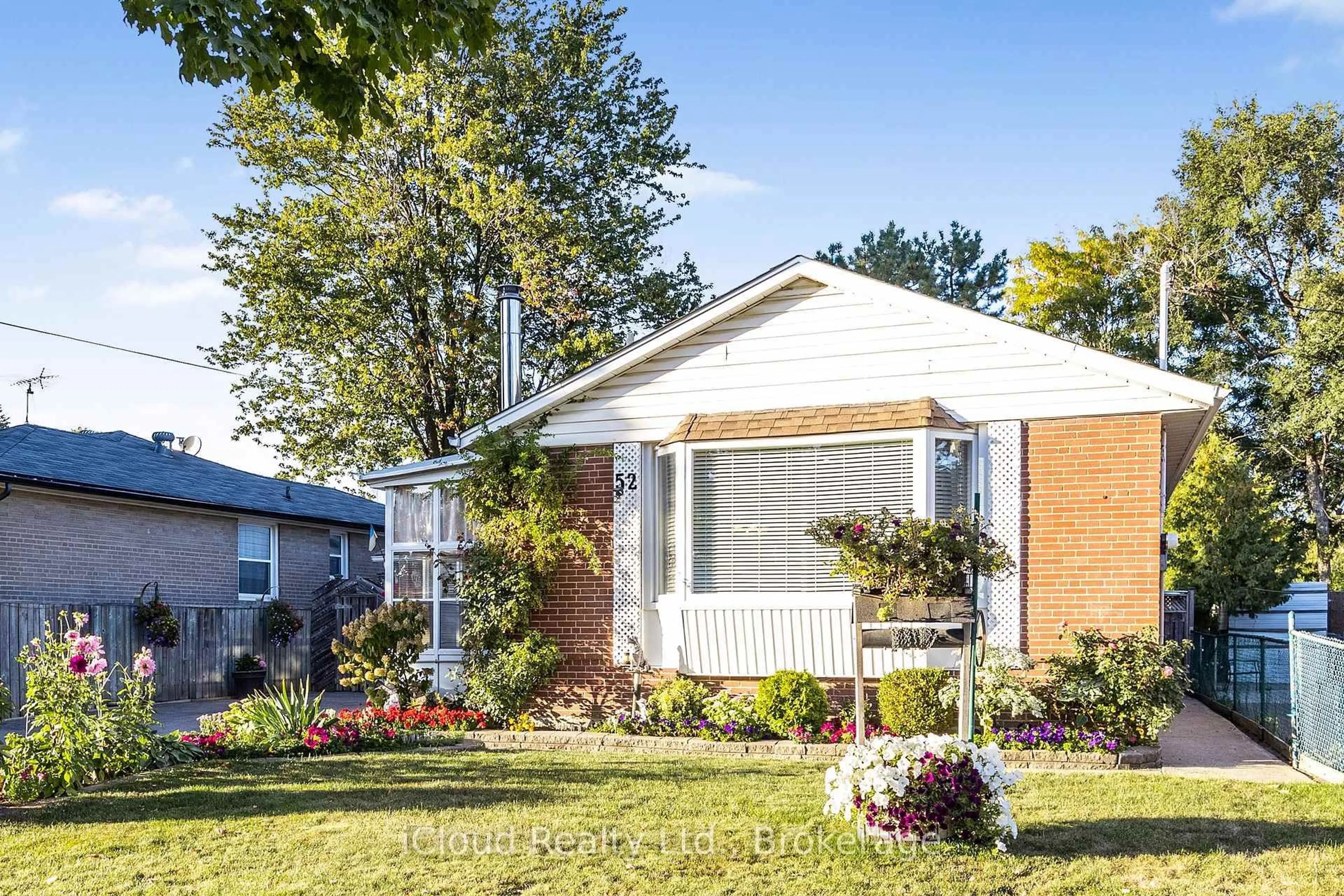 Home with vinyl exterior material, street for 52 Kimbark Dr, Brampton Ontario L6X 2A4