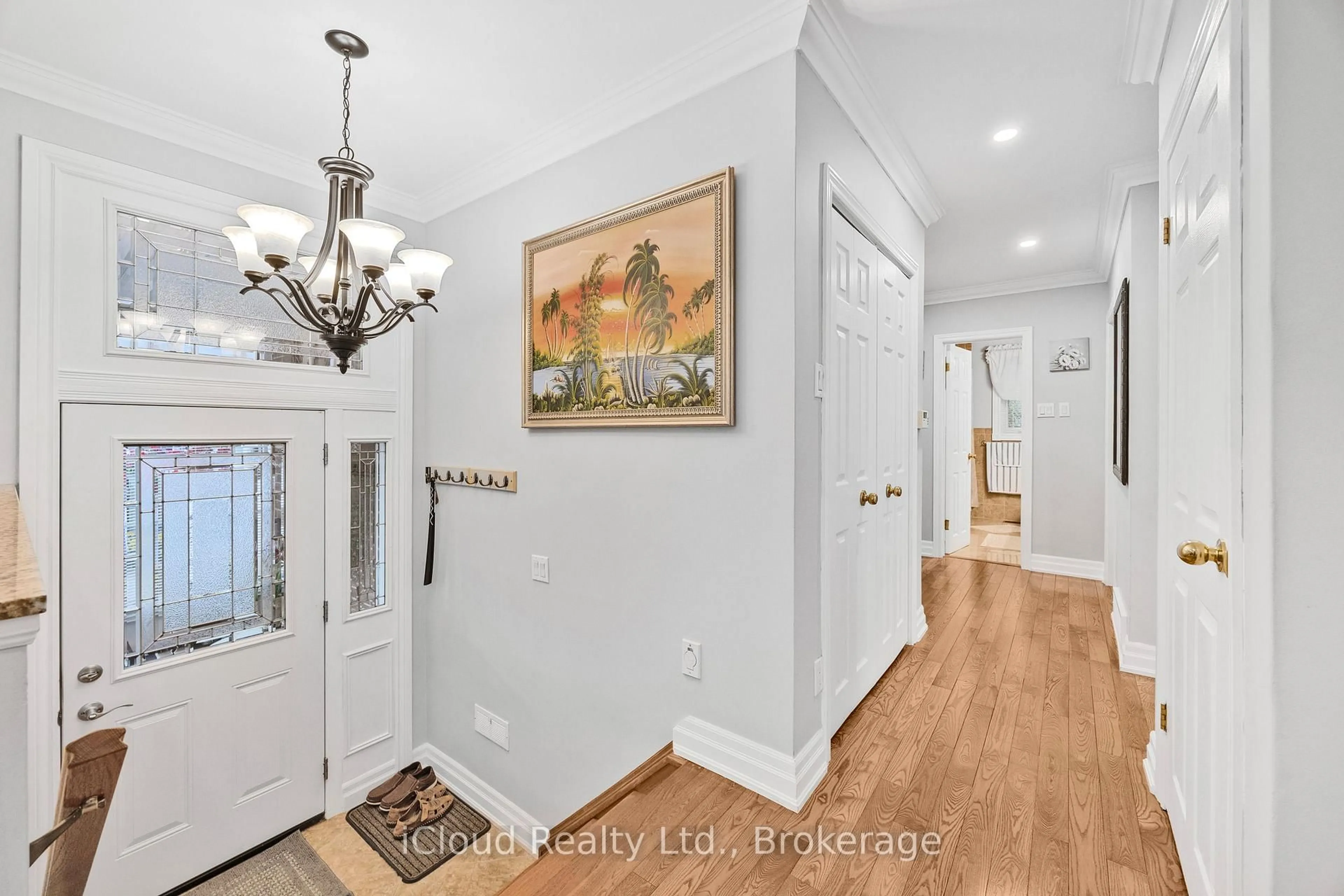 Indoor entryway for 52 Kimbark Dr, Brampton Ontario L6X 2A4