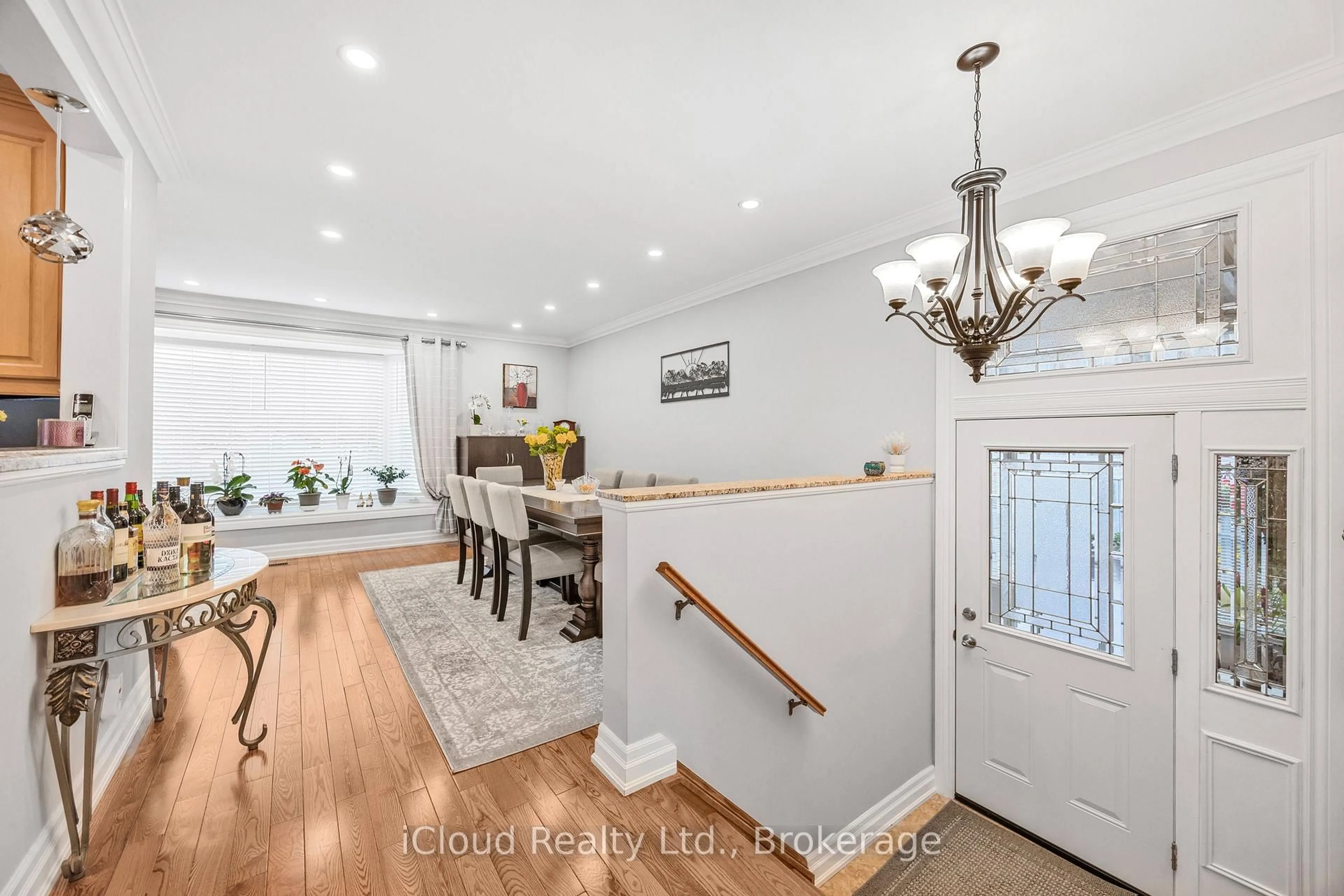 Indoor entryway for 52 Kimbark Dr, Brampton Ontario L6X 2A4