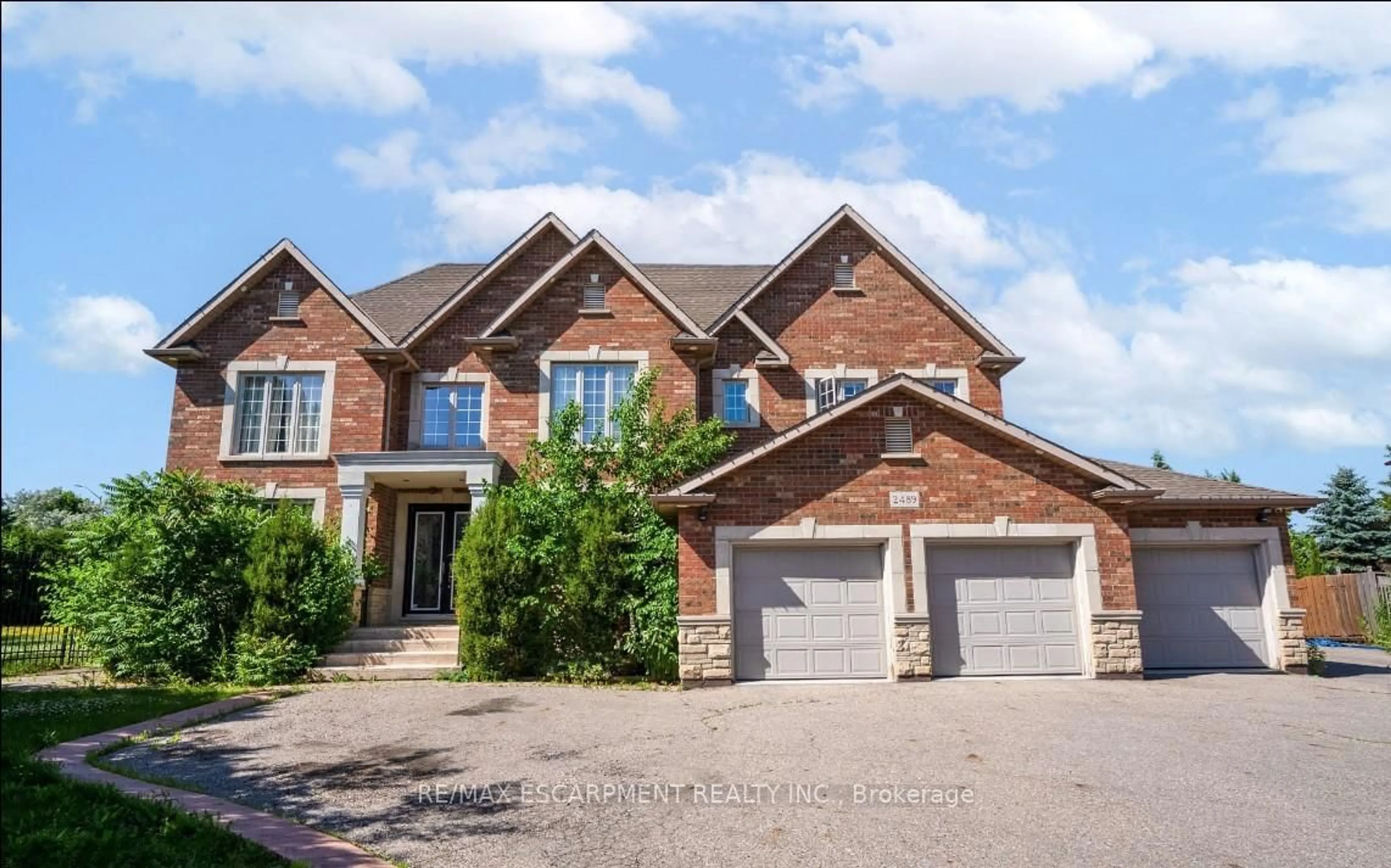 Home with brick exterior material, street for 2489 Olinda Crt, Mississauga Ontario L5C 4P5