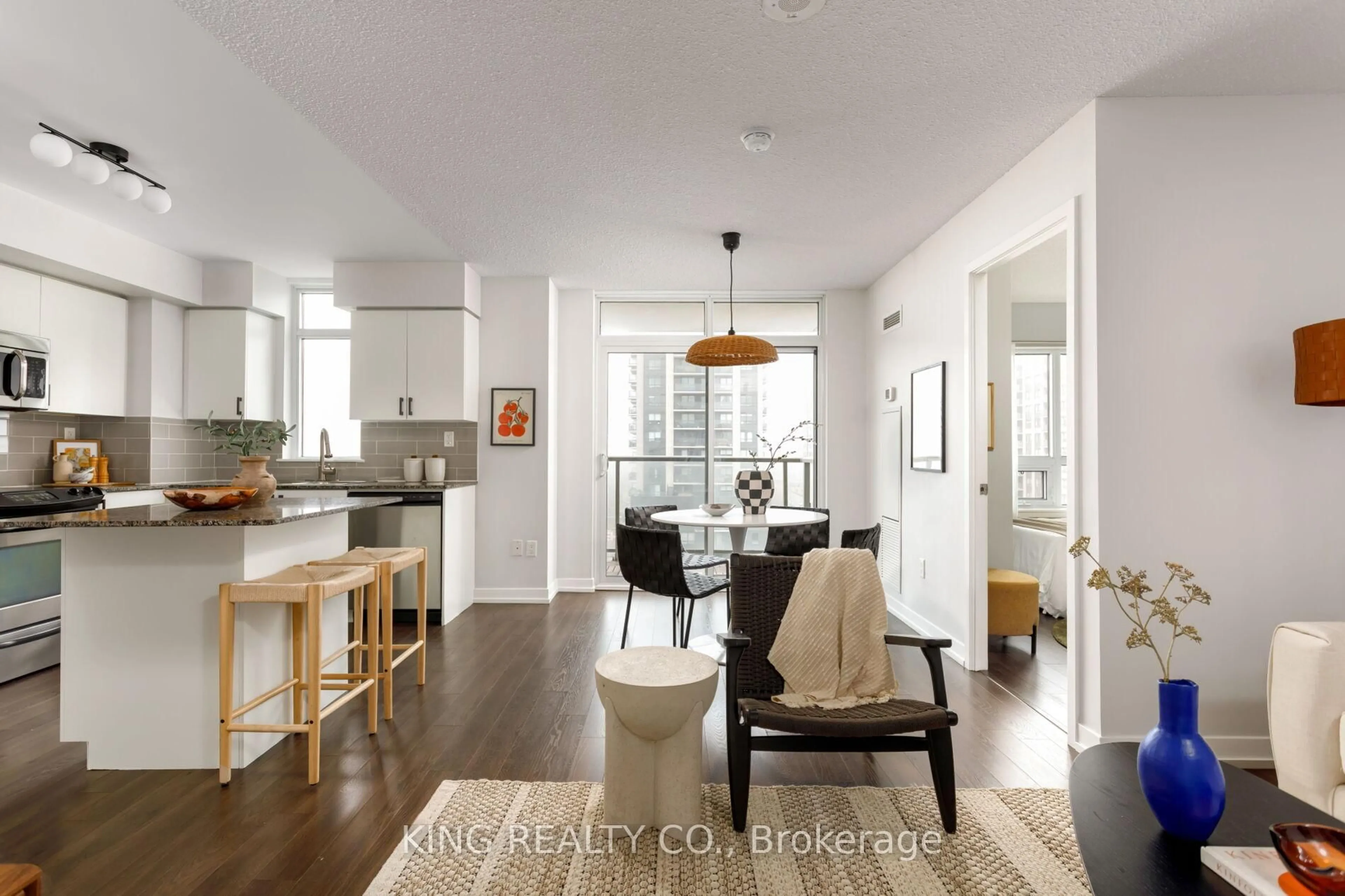 Open concept kitchen, wood/laminate floor for 816 Lansdowne Ave #1112, Toronto Ontario M6H 4K6