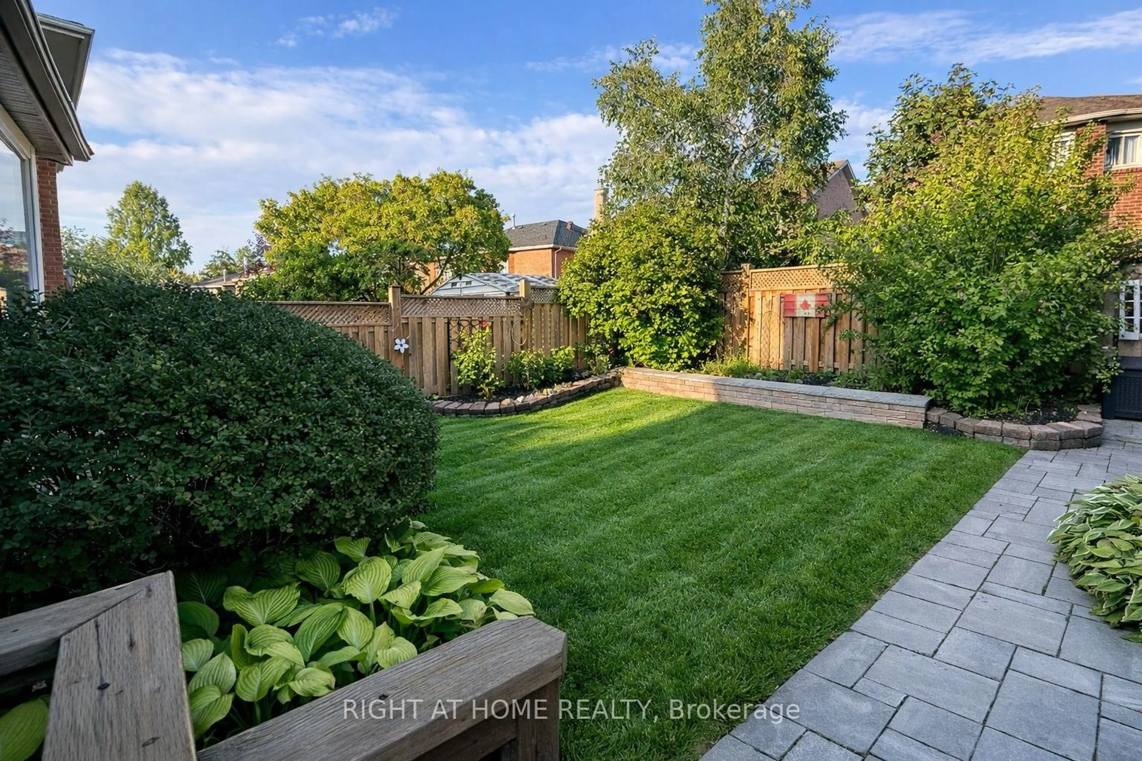 Patio, street for 3098 Barwell Rd, Mississauga Ontario L5L 3Z9