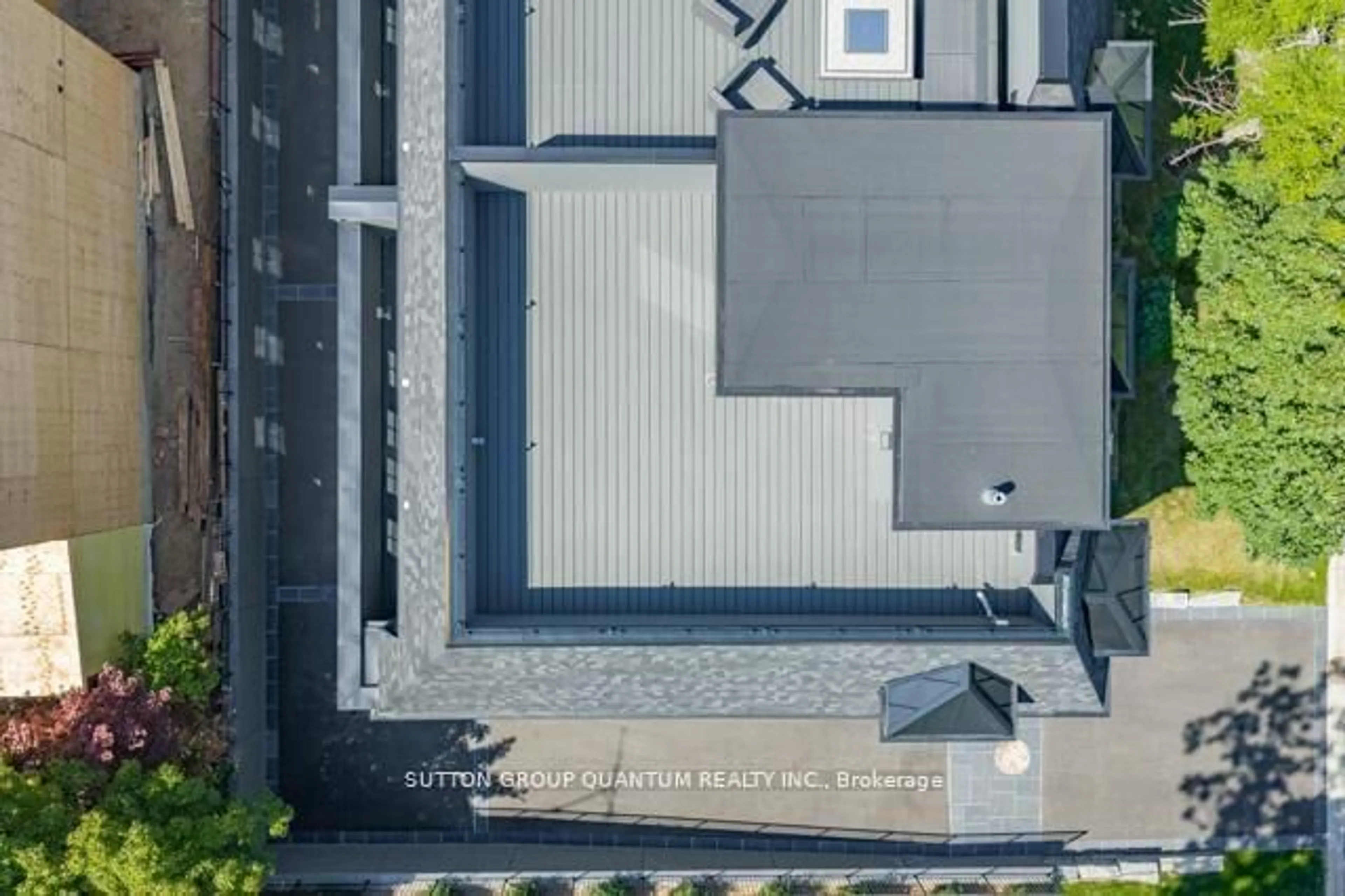 A pic from outside/outdoor area/front of a property/back of a property/a pic from drone, unknown for 78 Trafalgar Rd, Oakville Ontario L6J 2S7