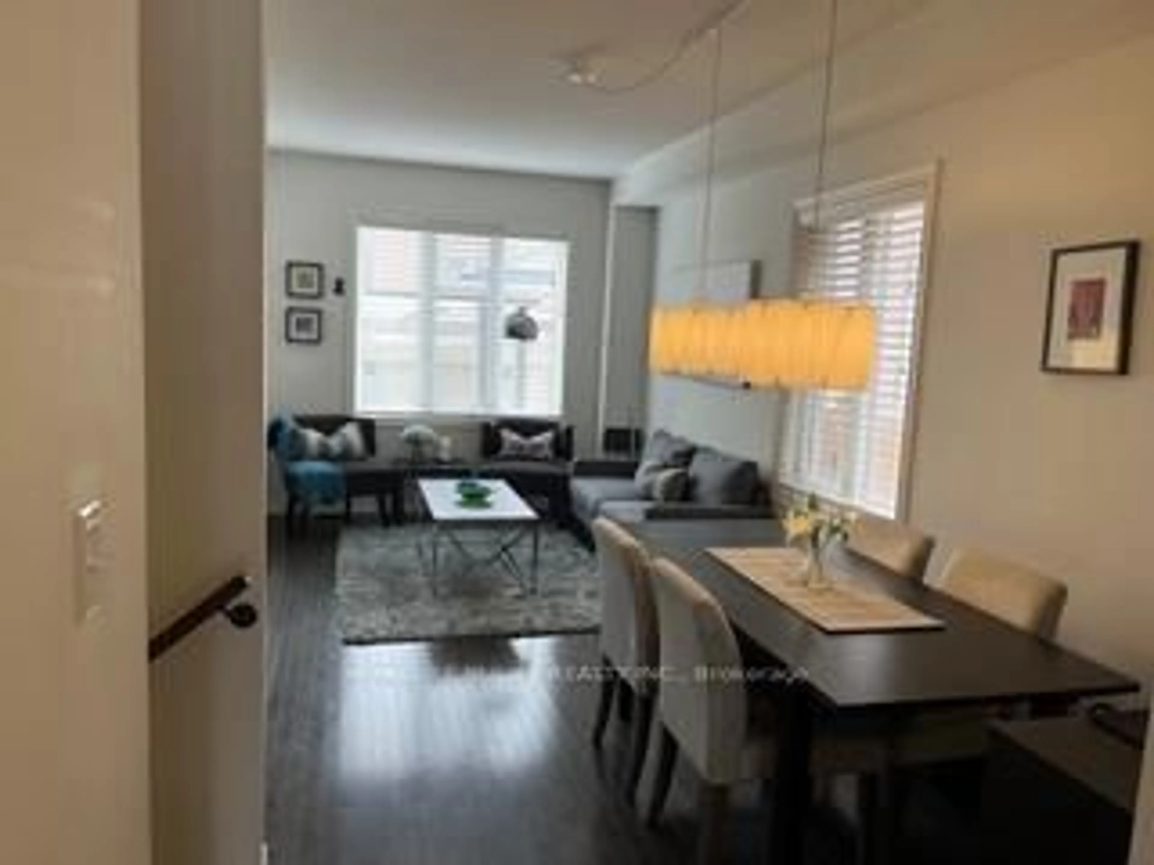 Living room with furniture, wood/laminate floor for 5534 Meadowcrest Ave, Mississauga Ontario L5M 0V1