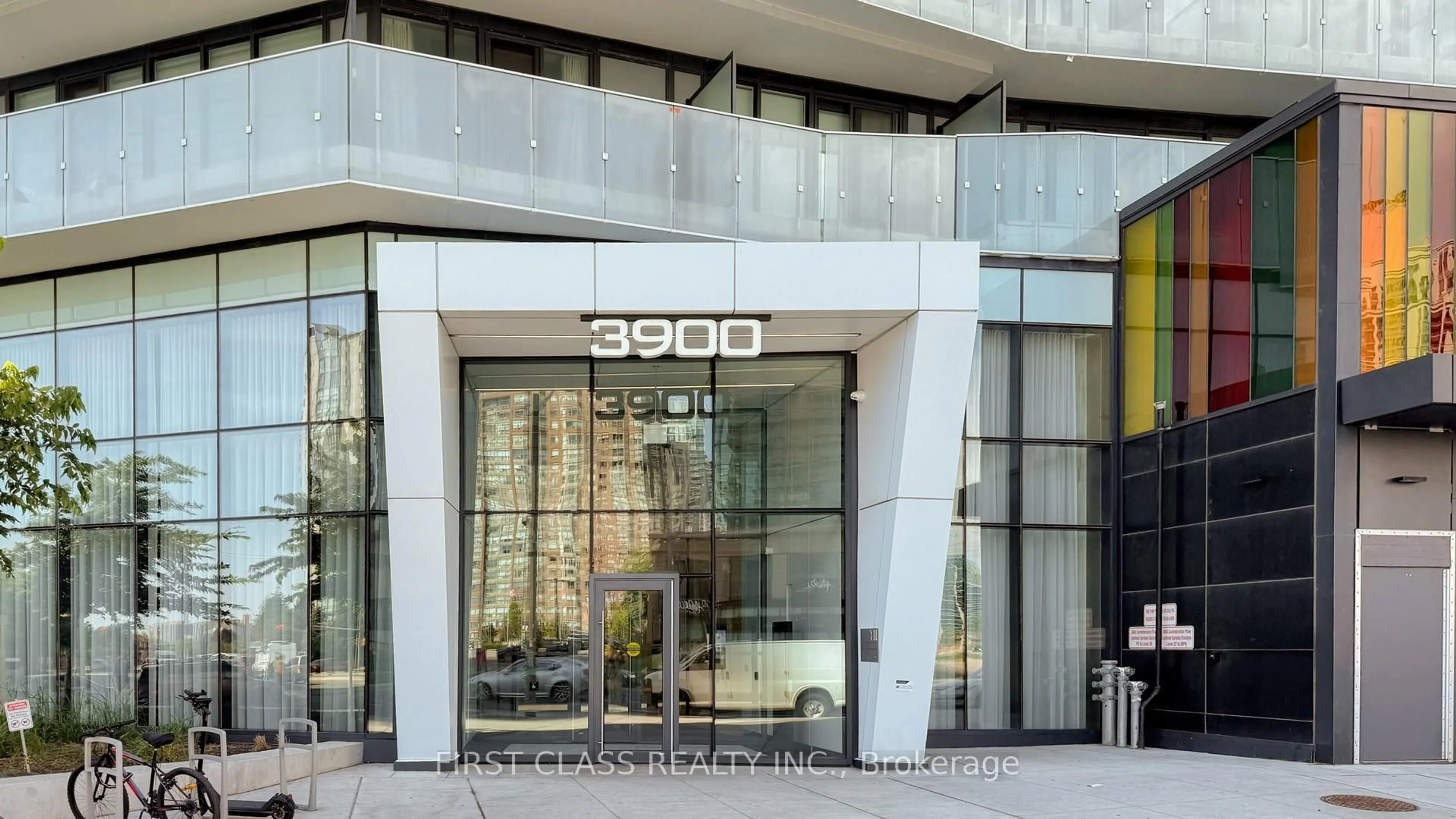 Indoor foyer for 3900 Confederation Pkwy #4301, Mississauga Ontario L5B 0M3