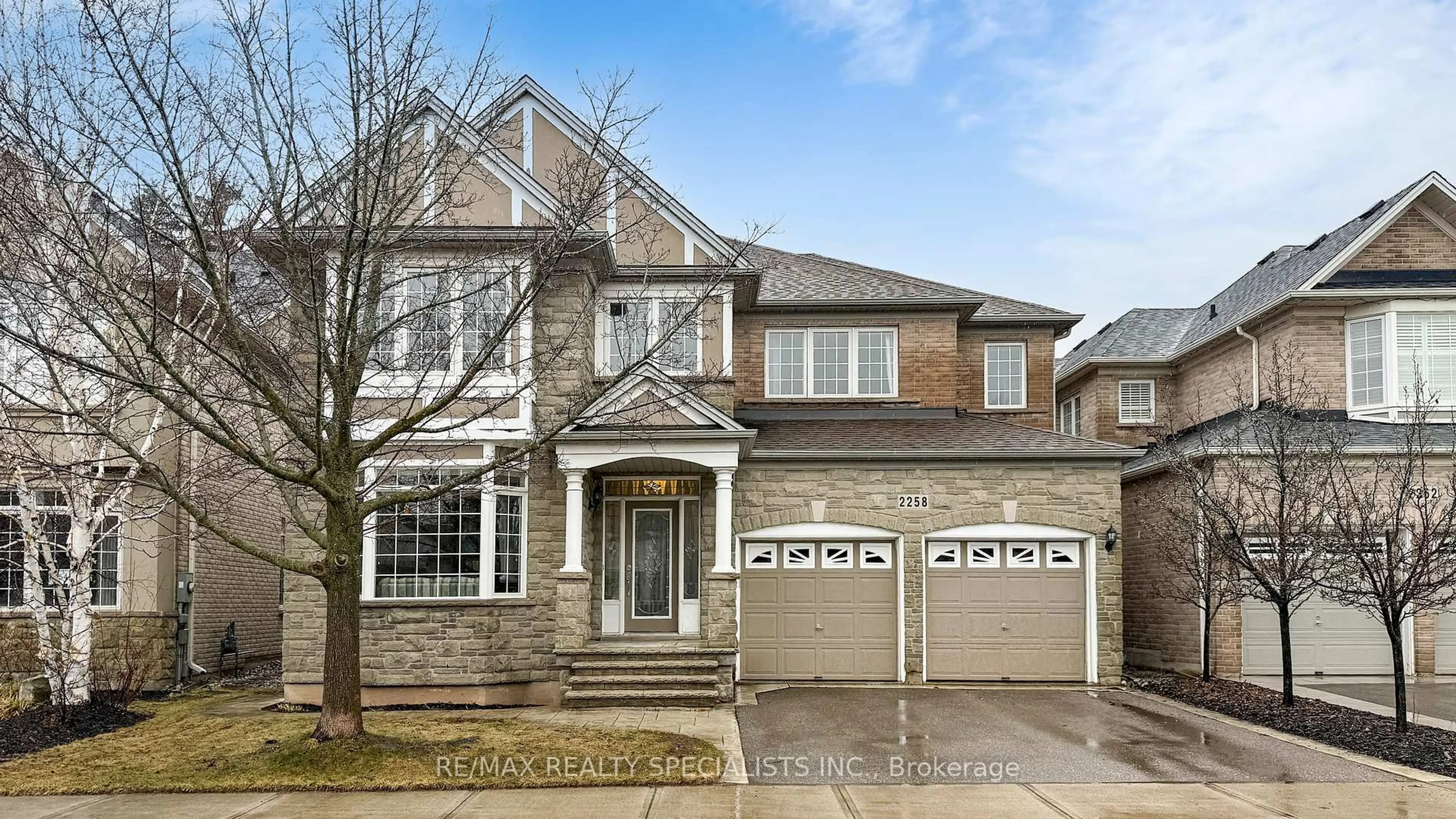 Home with brick exterior material, street for 2258 Rochester Circ, Oakville Ontario L6M 5E1