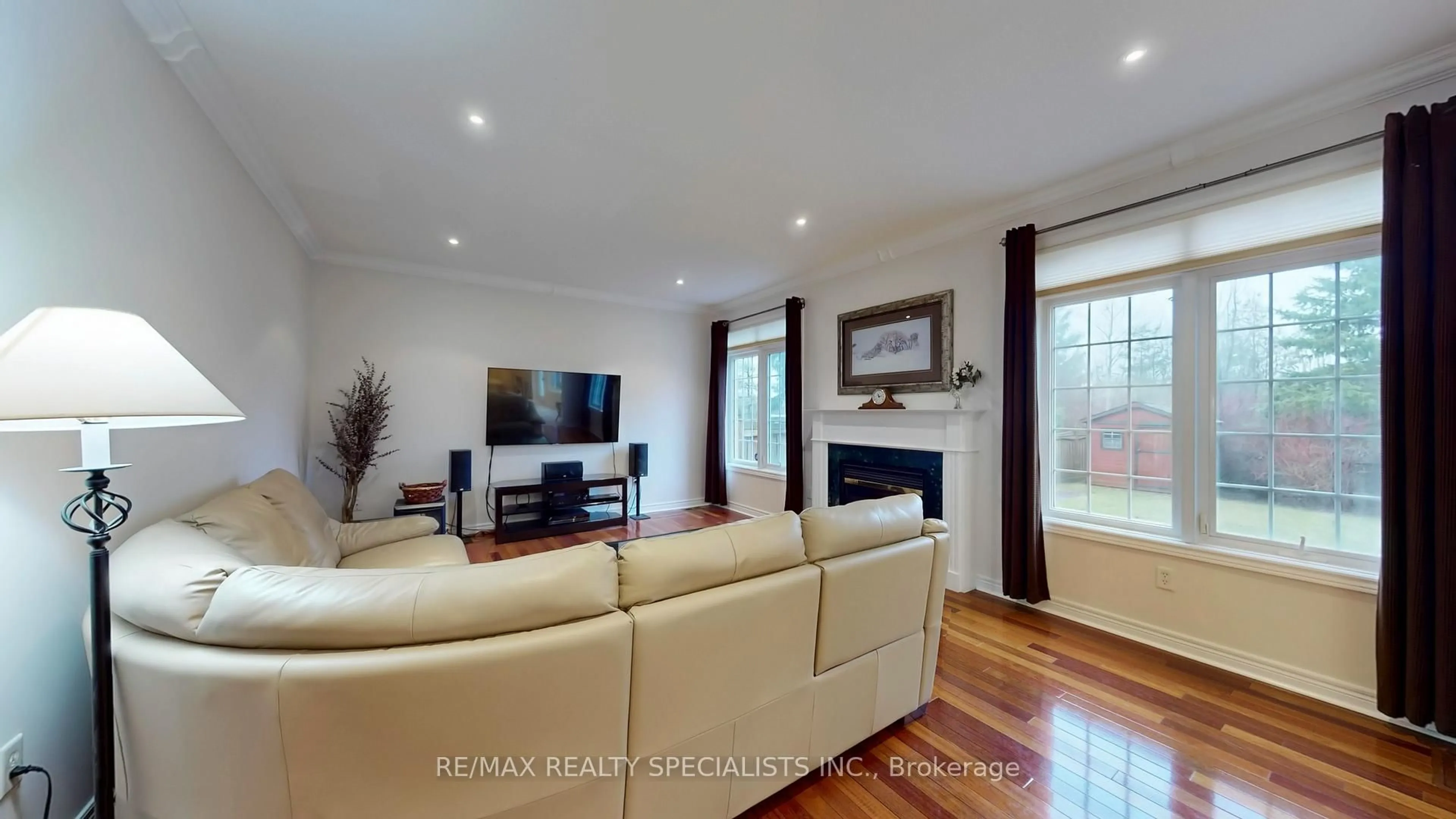 Living room with furniture, unknown for 2258 Rochester Circ, Oakville Ontario L6M 5E1