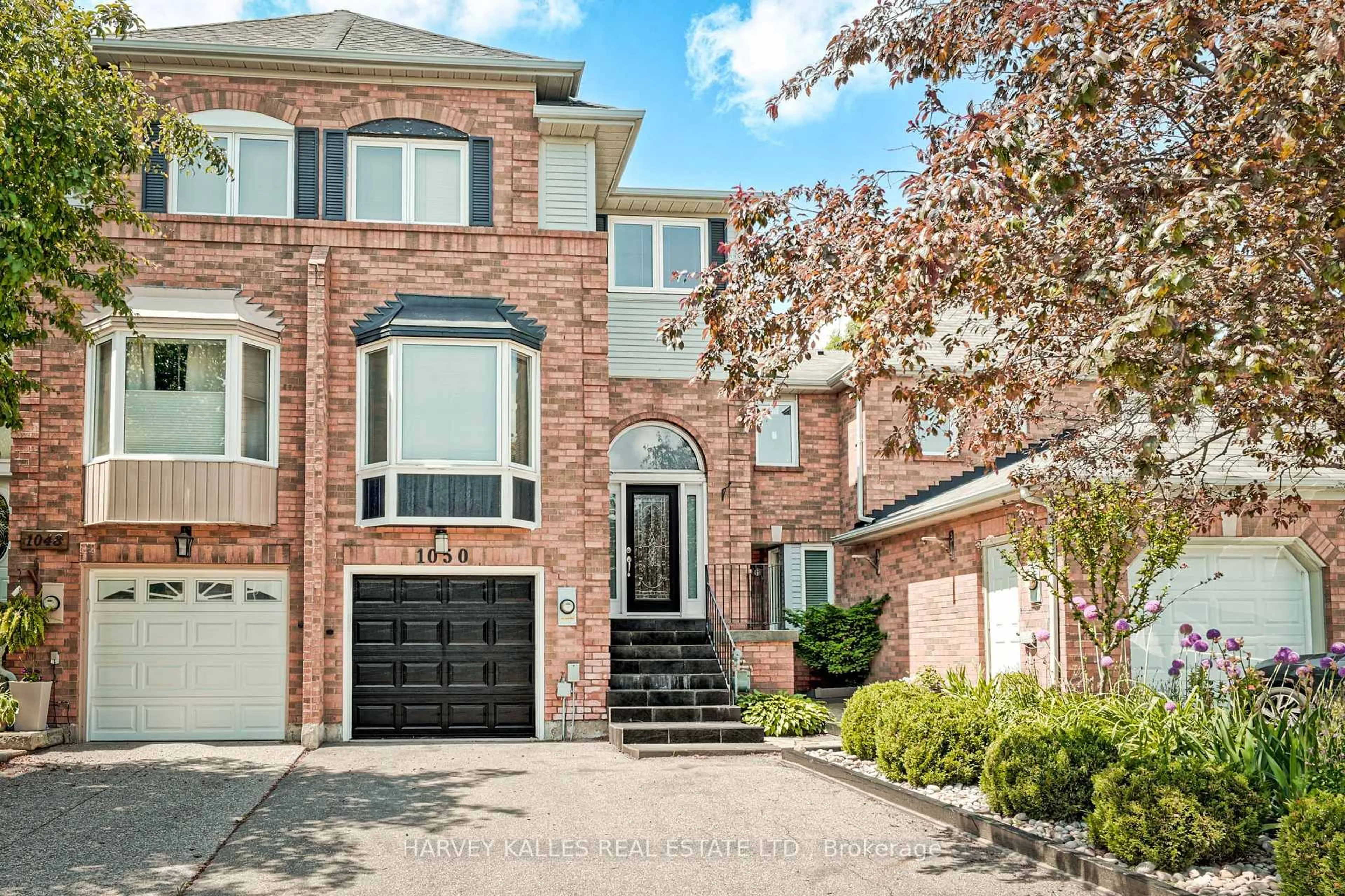 Home with brick exterior material, street for 1050 Lindsay Dr, Oakville Ontario L6M 3B5