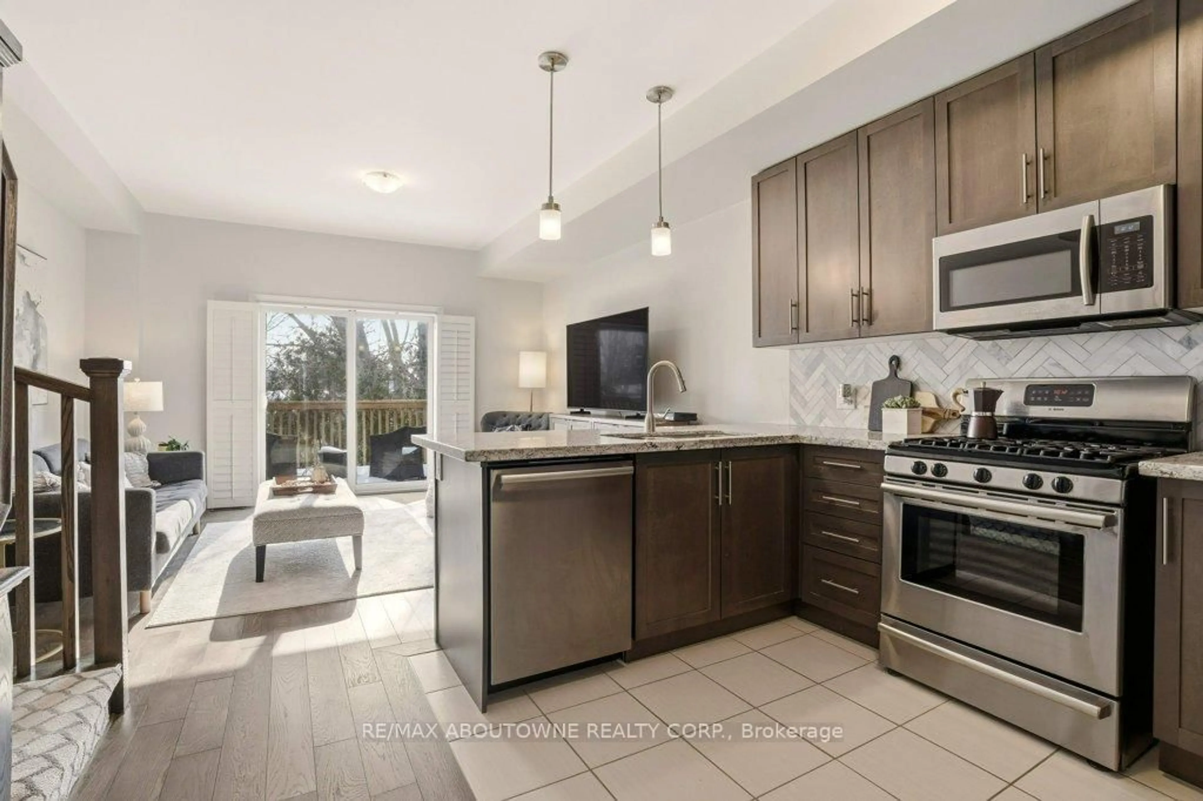 Open concept kitchen, ceramic/tile floor for 4174 Galileo Common, Burlington Ontario L7L 0G7