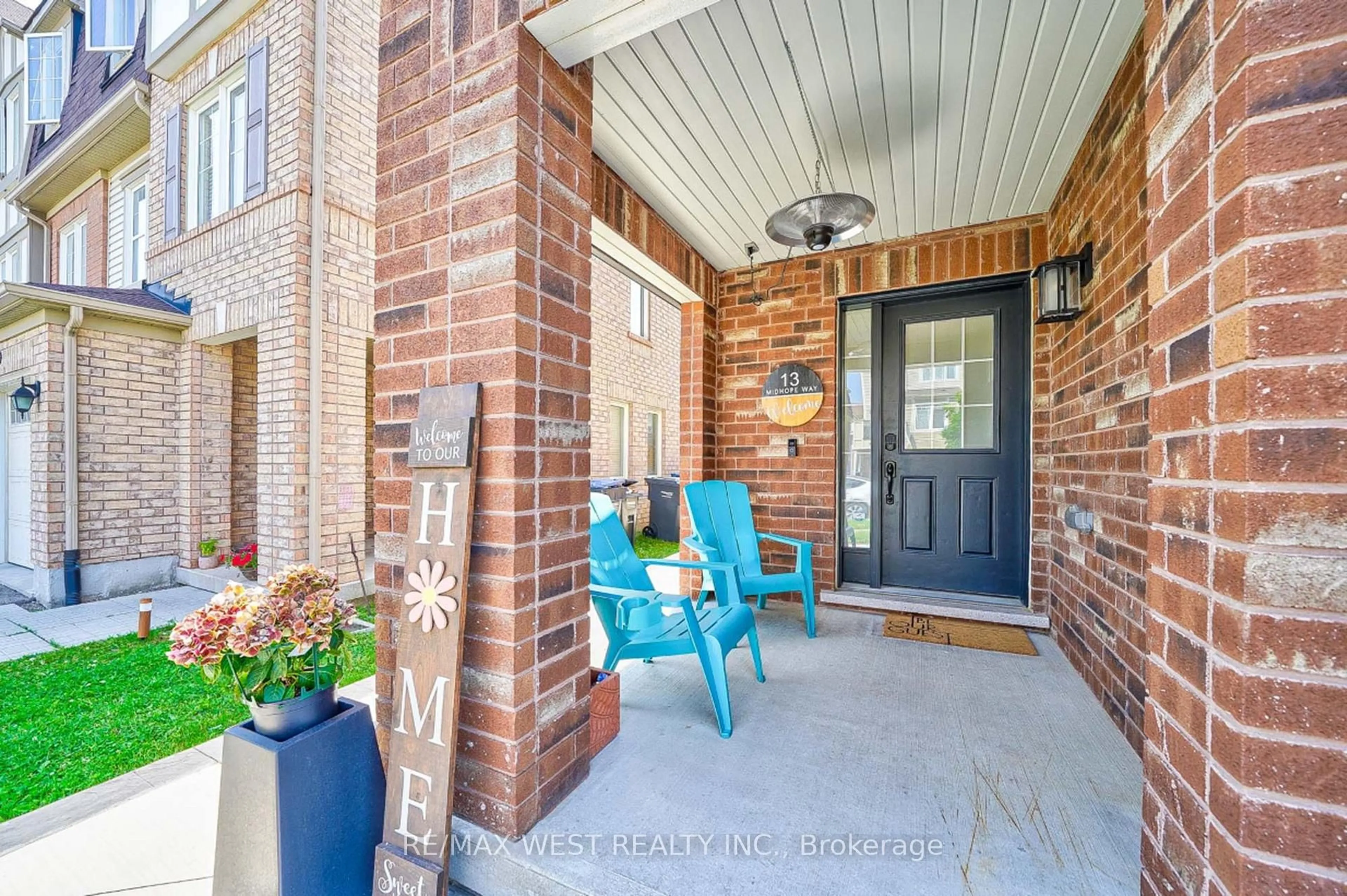 Indoor entryway for 13 Midhope Way, Brampton Ontario L6Y 4Y8