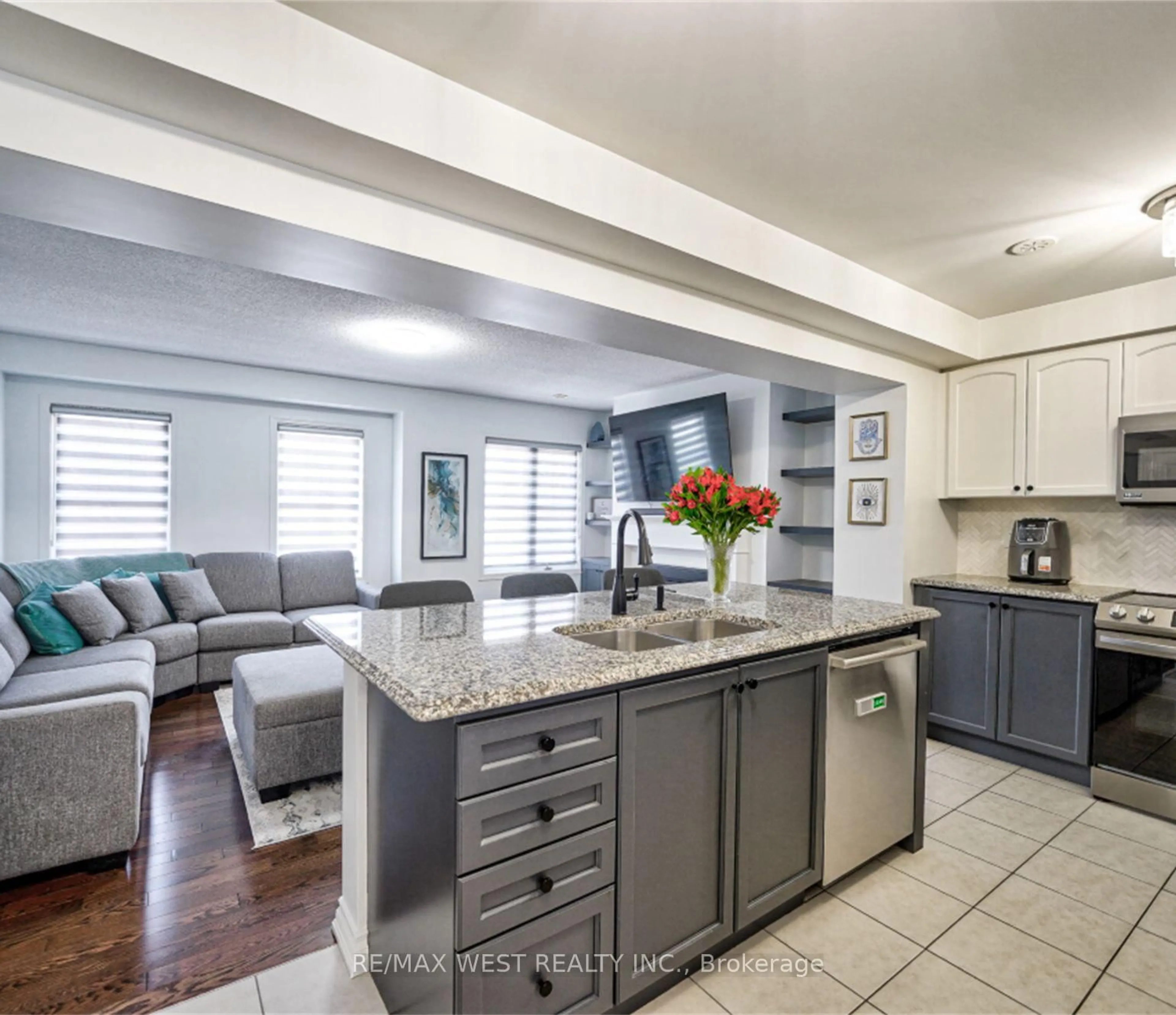 Open concept kitchen, ceramic/tile floor for 13 Midhope Way, Brampton Ontario L6Y 4Y8