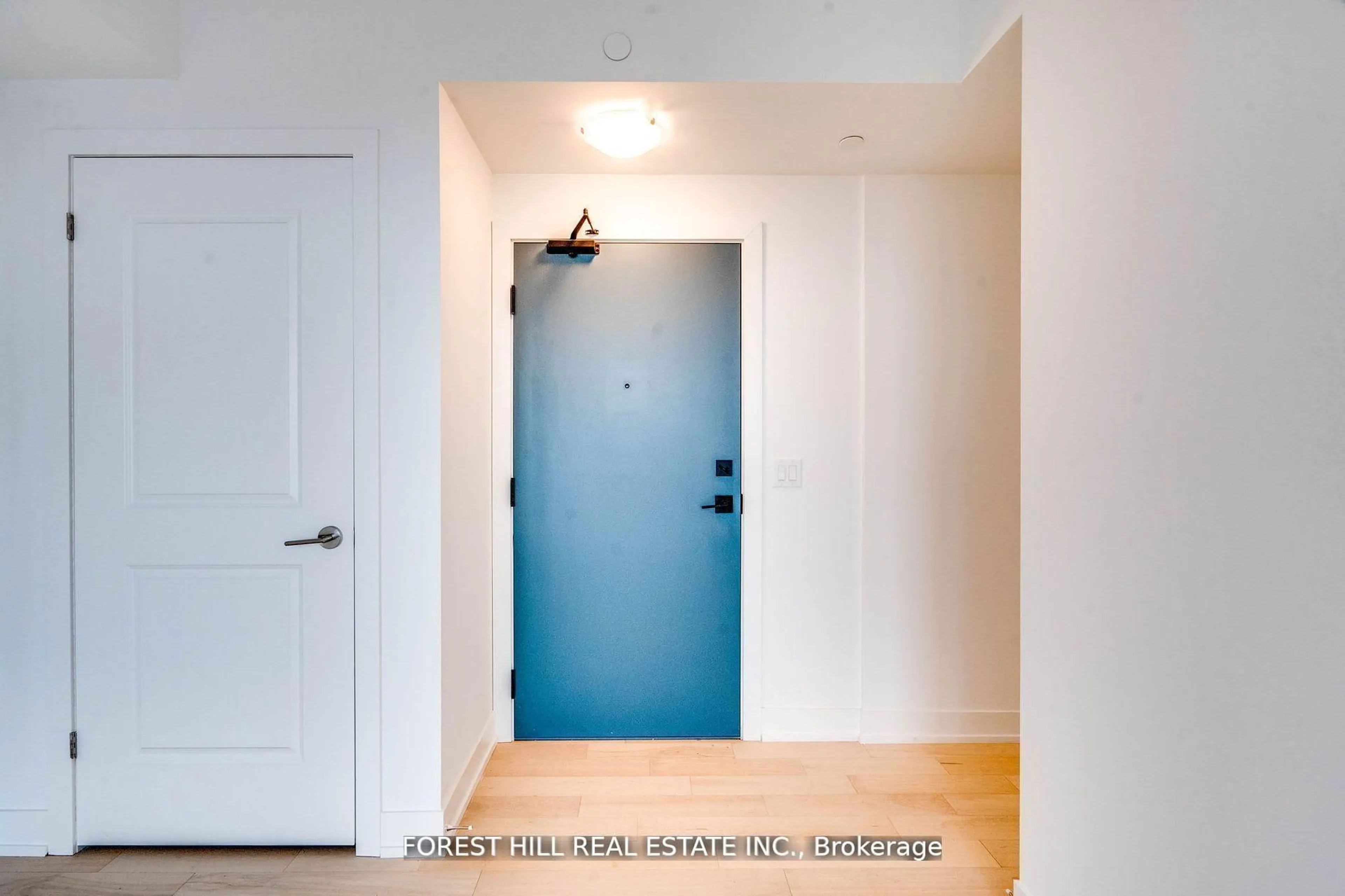 Indoor entryway for 1063 Douglas Mccurdy Comm Circ #1002, Mississauga Ontario L5G 0C5