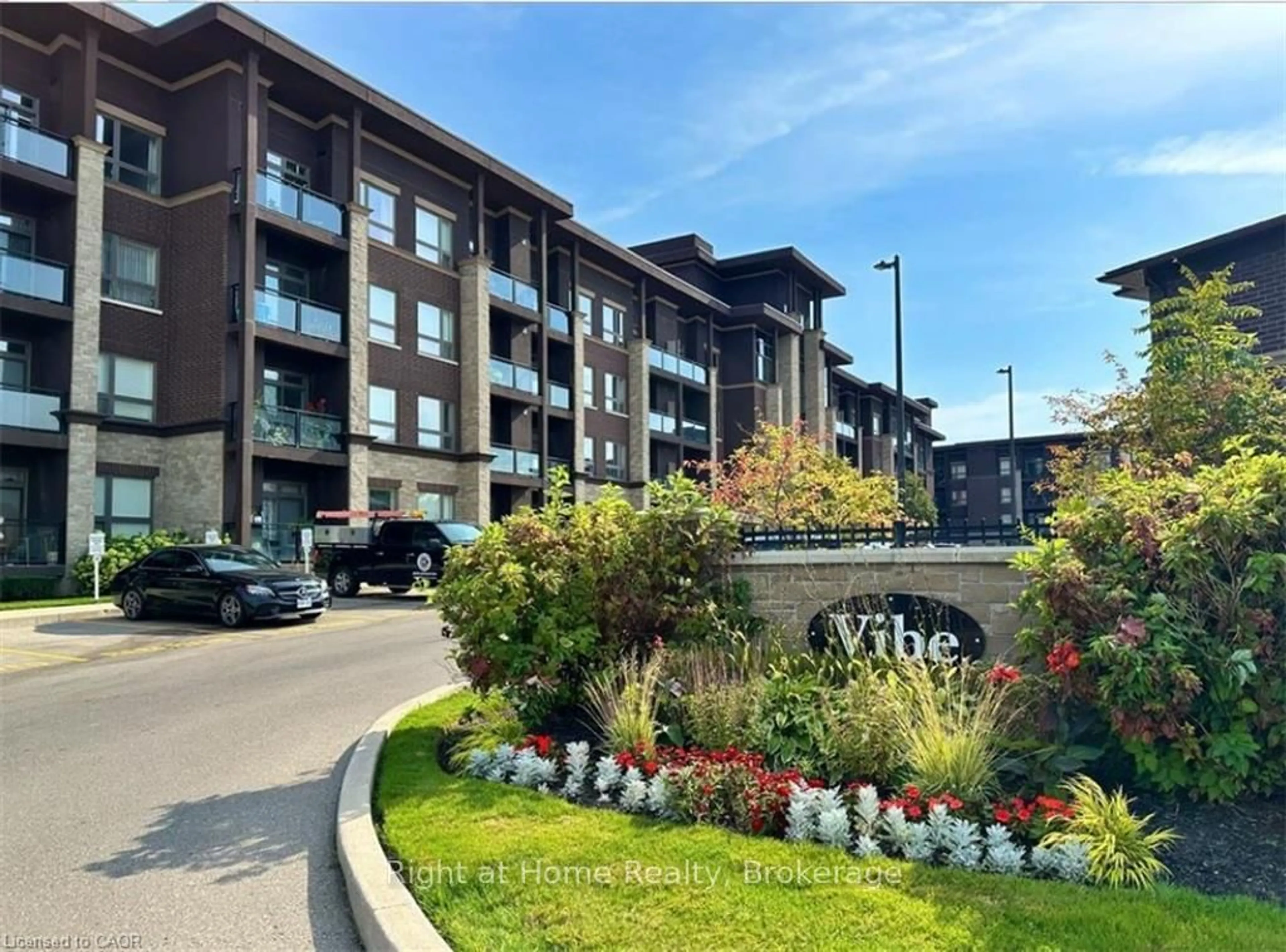Patio, street for 5020 Corporate Dr #102, Burlington Ontario L7L 0H7
