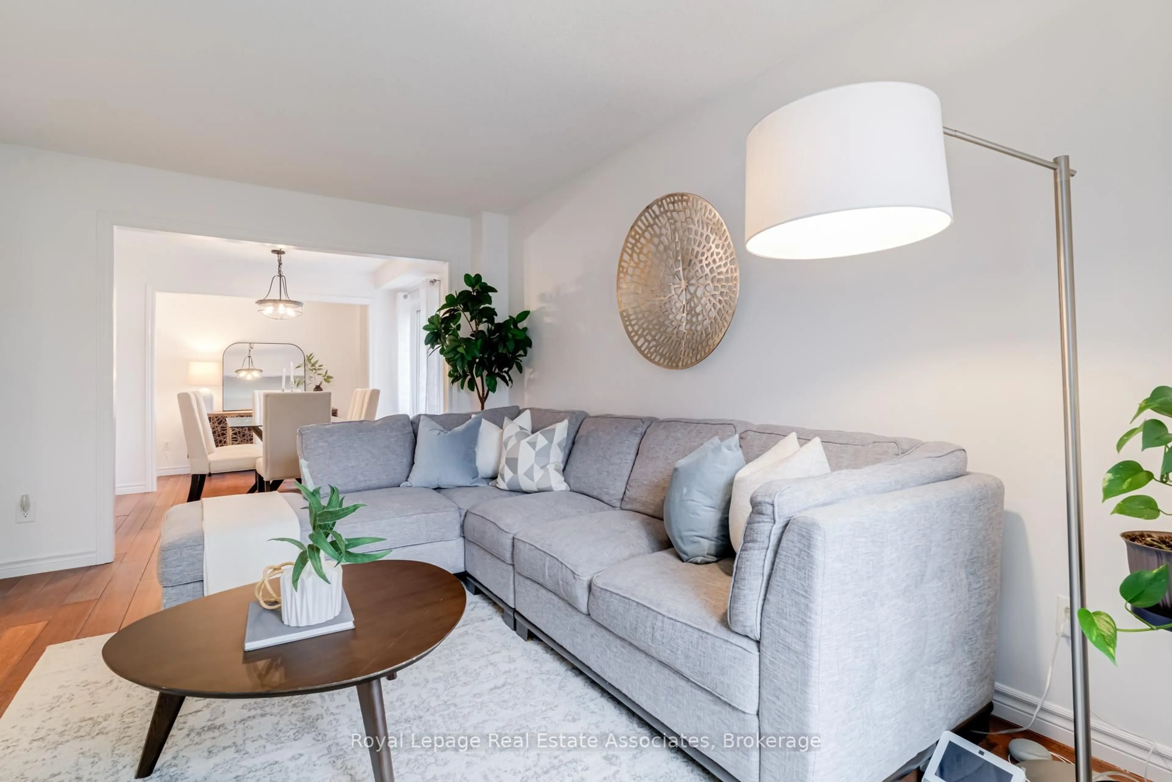 Living room with furniture, unknown for 3114 Dalehurst Dr, Mississauga Ontario L5N 6M9