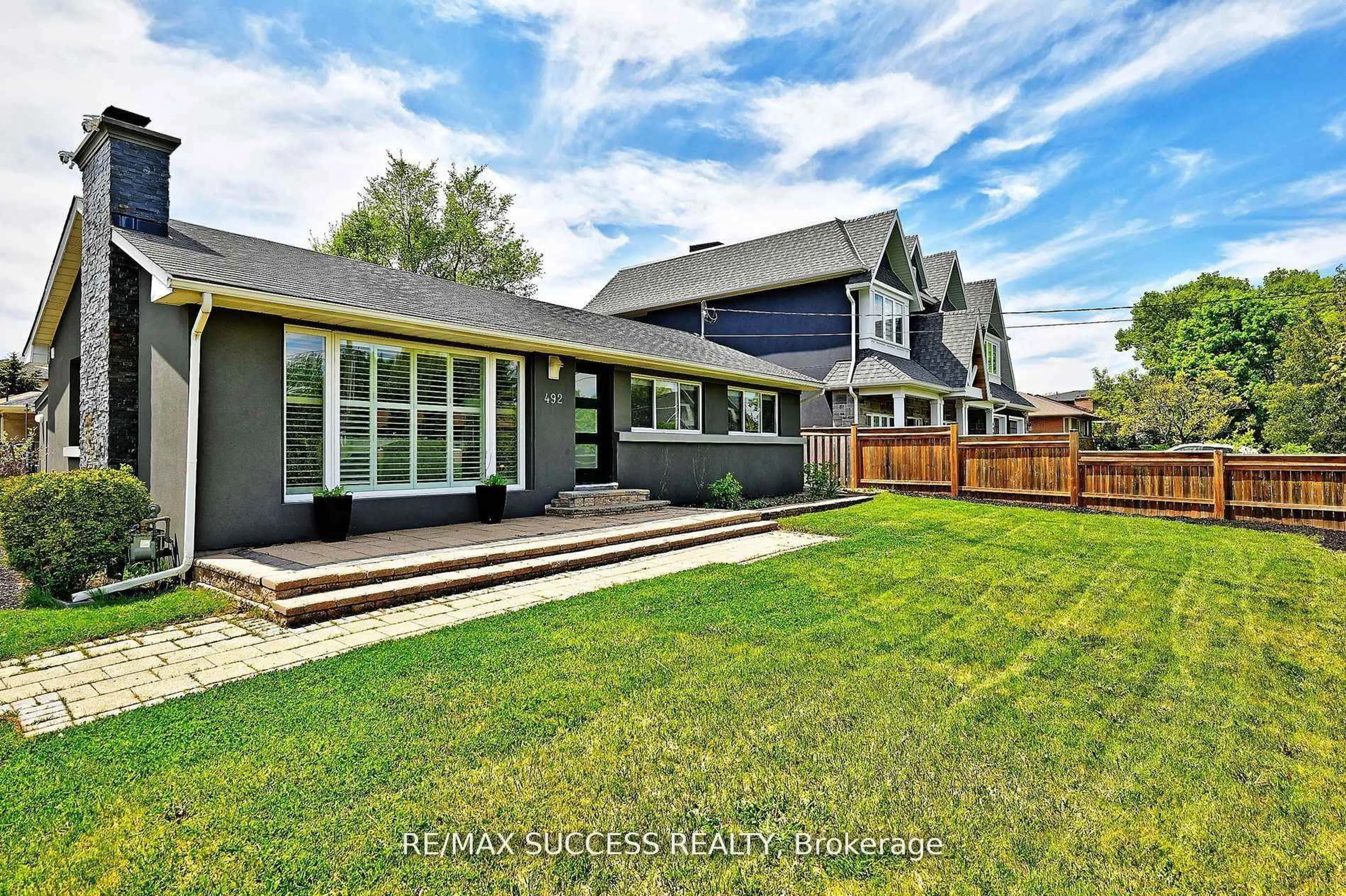 A pic from outside/outdoor area/front of a property/back of a property/a pic from drone, street for 492 Sherin Dr, Oakville Ontario L6L 4J8