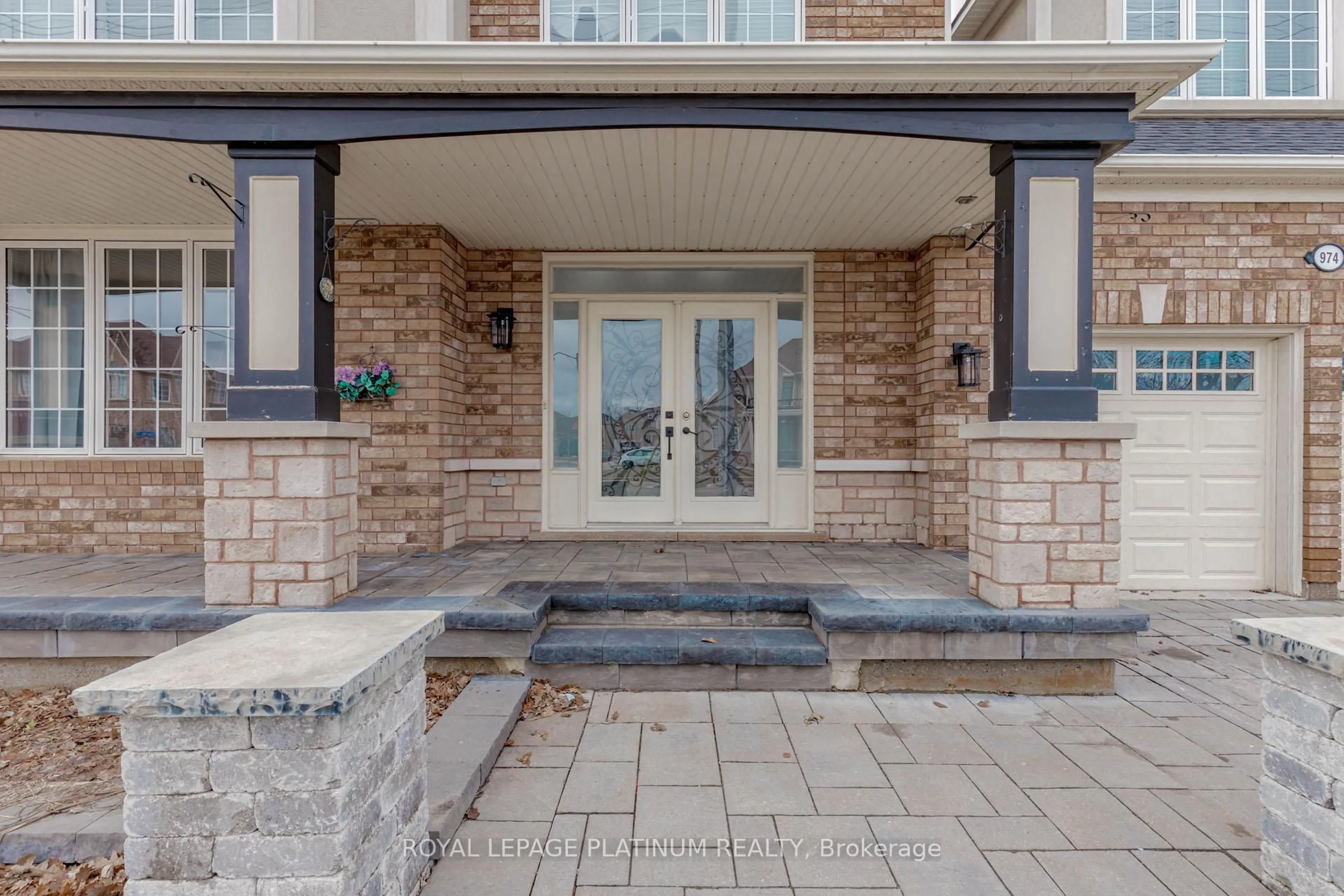 Indoor entryway for 974 Fourth Line, Milton Ontario L9T 6N2