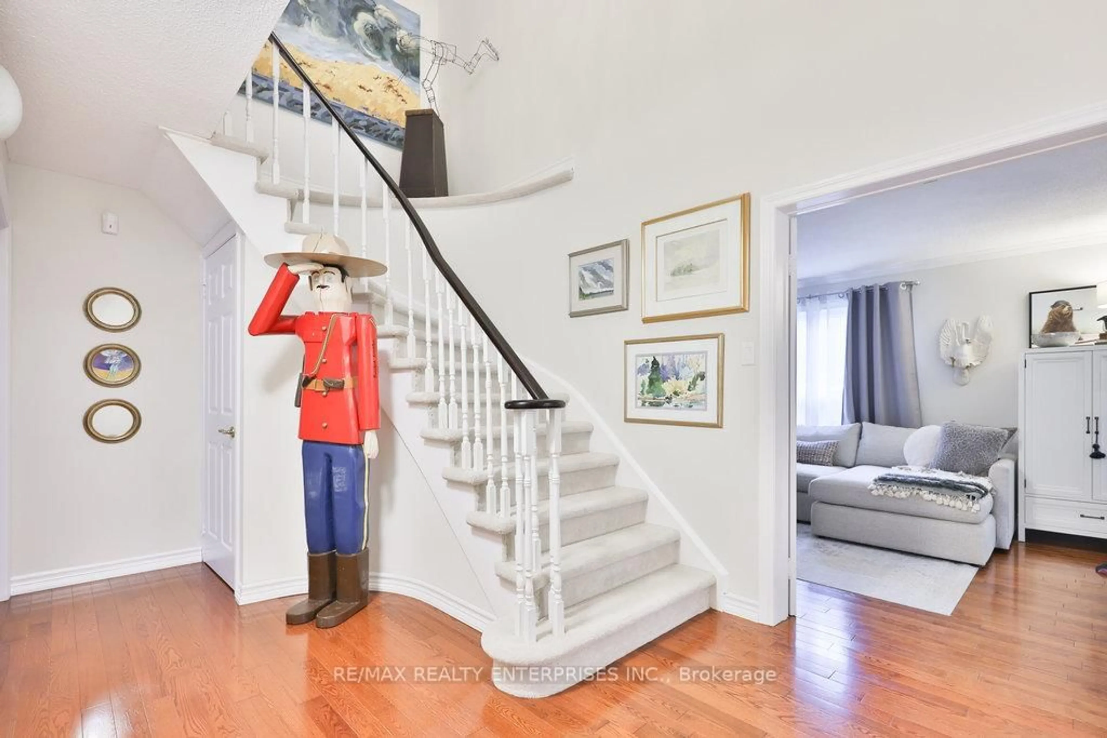 Unknown for 431 Naomi Cres, Mississauga Ontario L5B 3S7