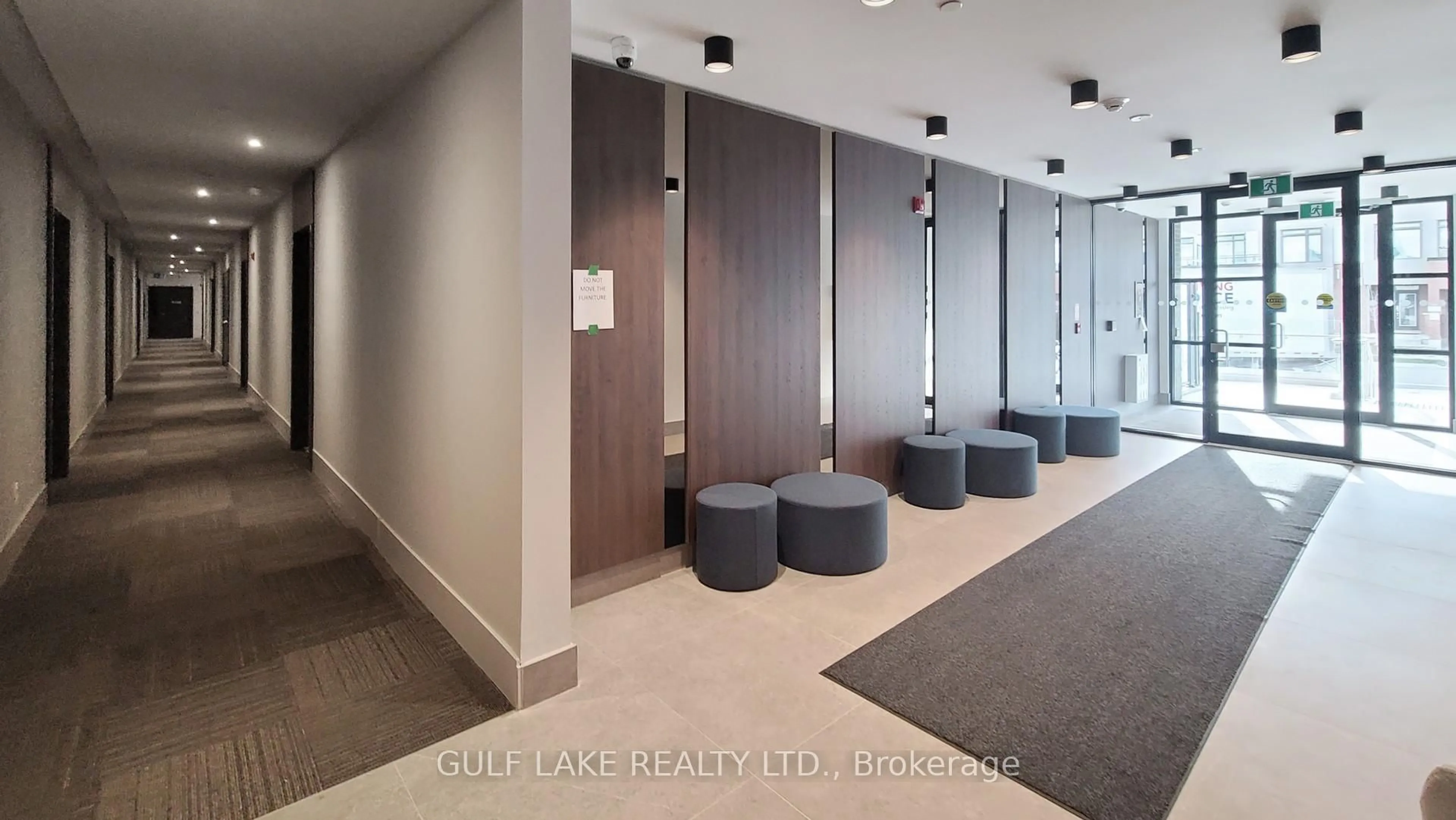 Indoor foyer for 1440 Clarriage Crt #101, Milton Ontario L9E 1B3