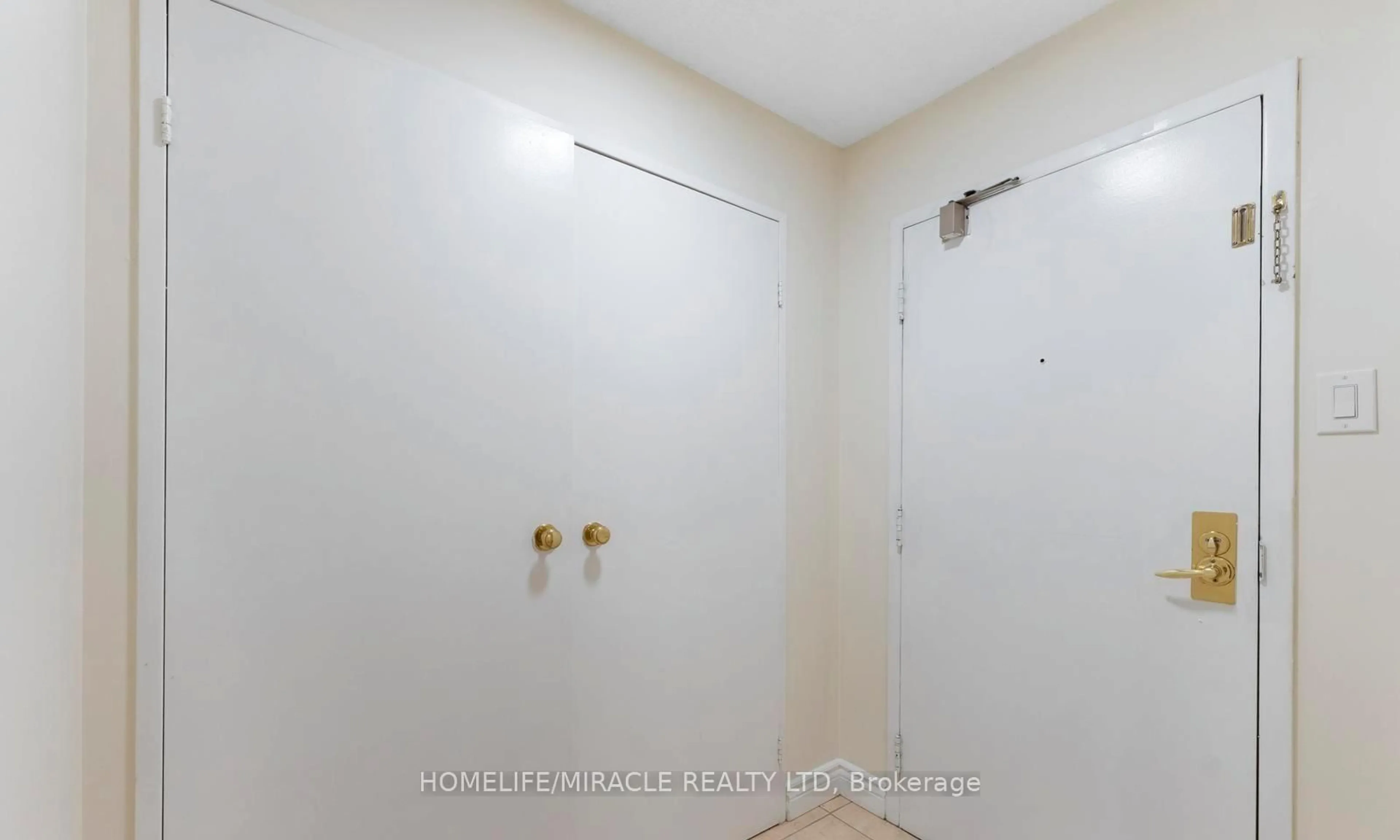 A pic of a room for 3700 Kaneff Cres #202, Mississauga Ontario L5A 4B8