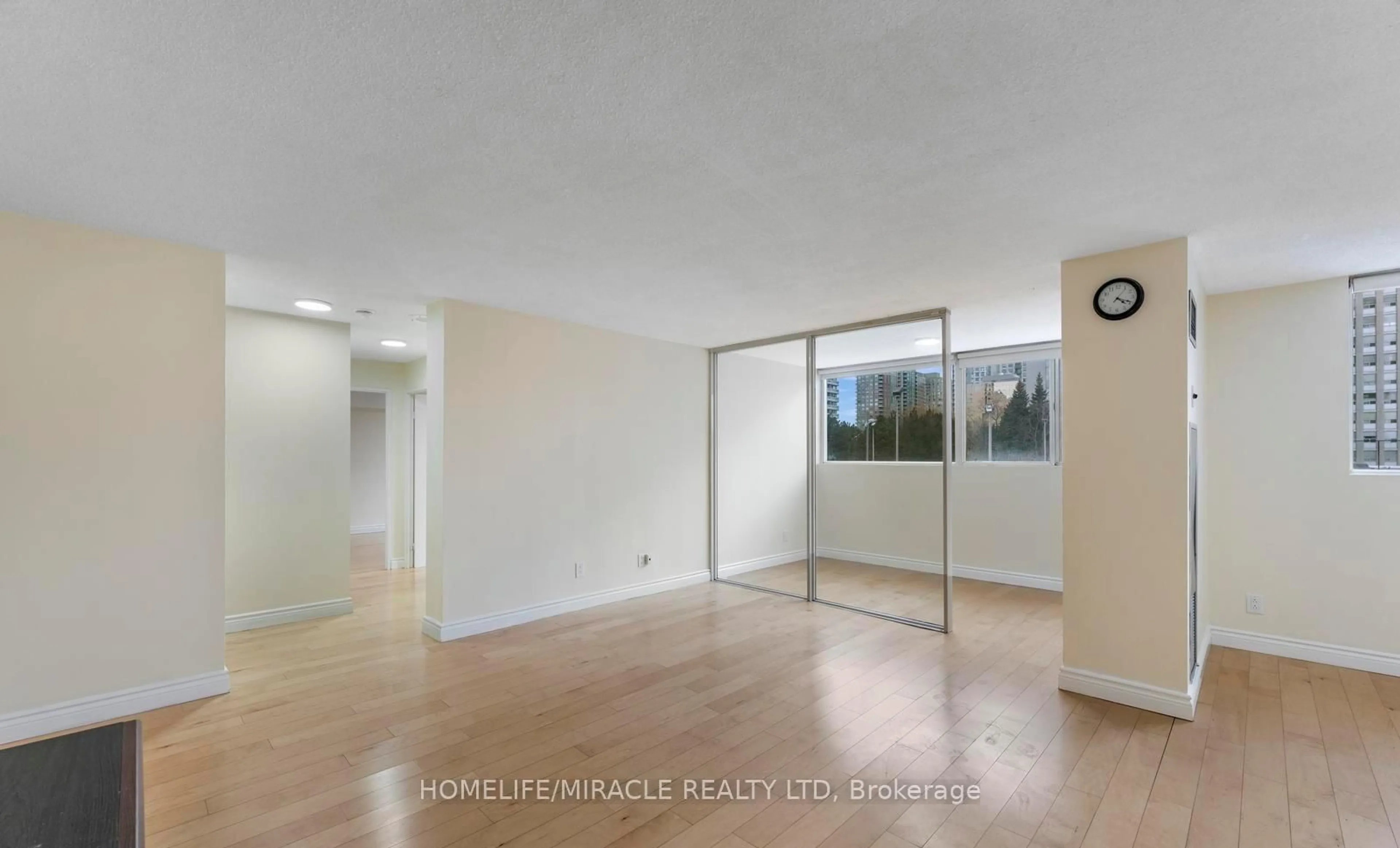 A pic of a room for 3700 Kaneff Cres #202, Mississauga Ontario L5A 4B8