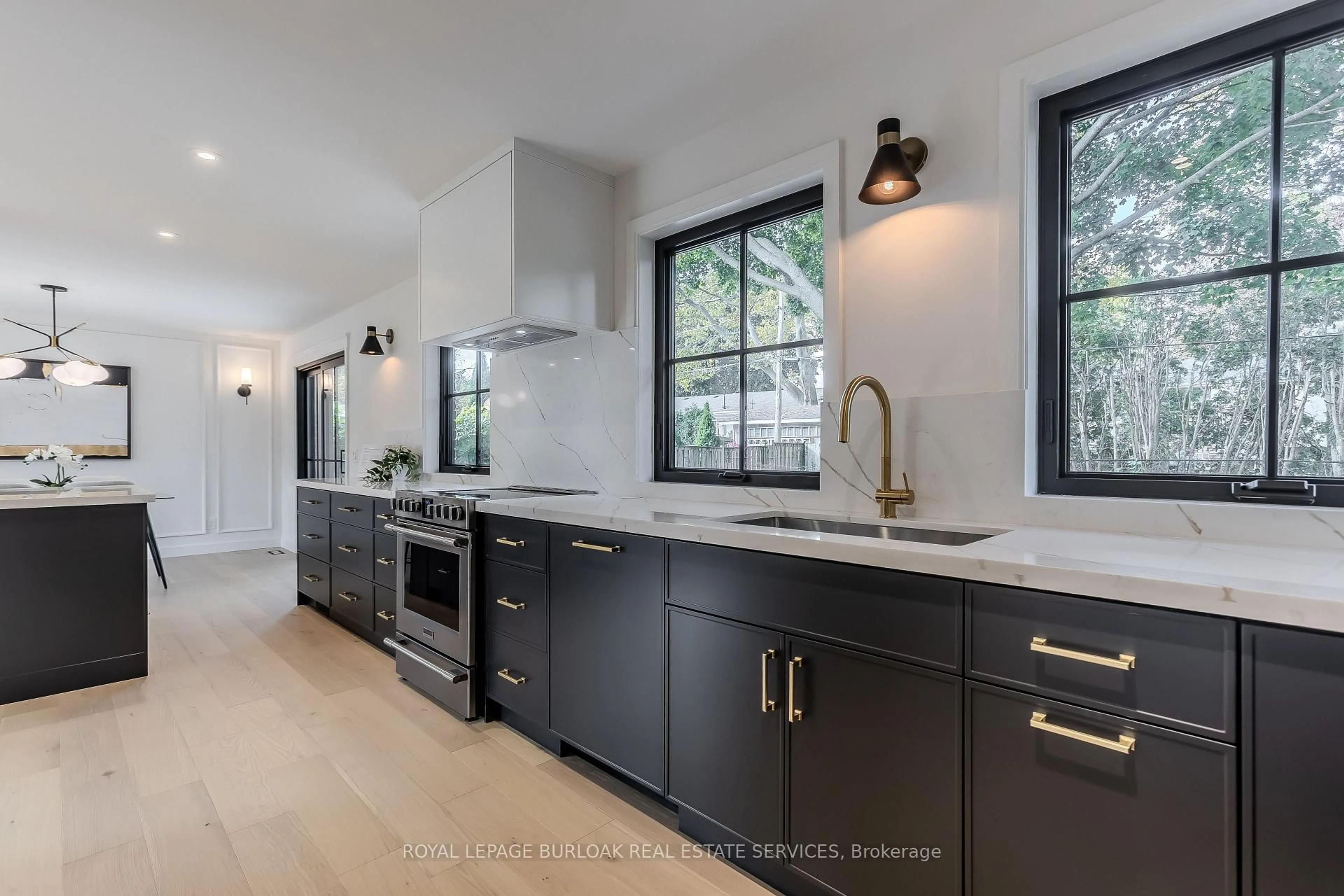 Open concept kitchen, unknown for 3029 Eva Dr, Burlington Ontario L7N 2K3