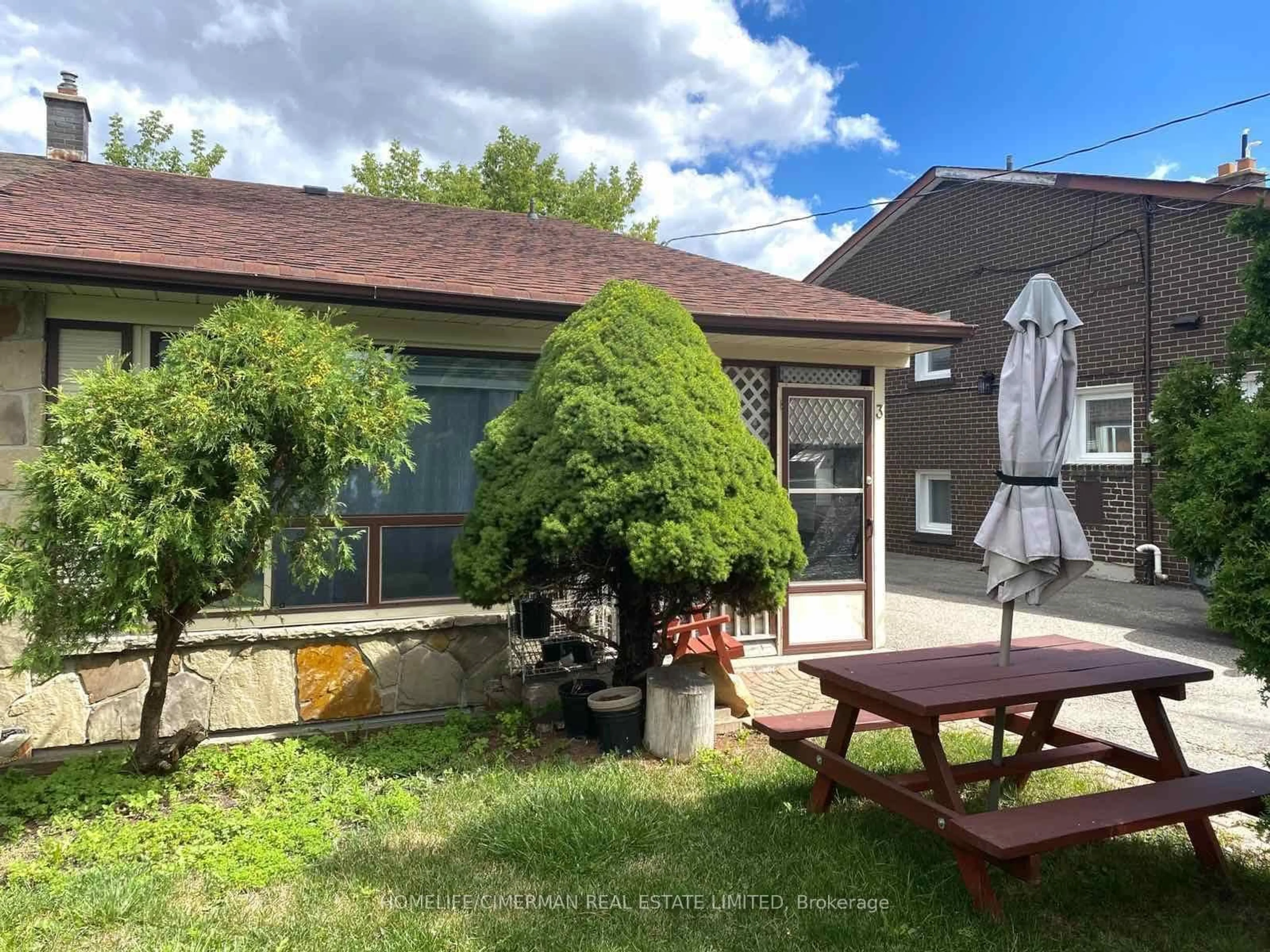 Patio, unknown for 3 Benton St, Brampton Ontario L6W 3B8