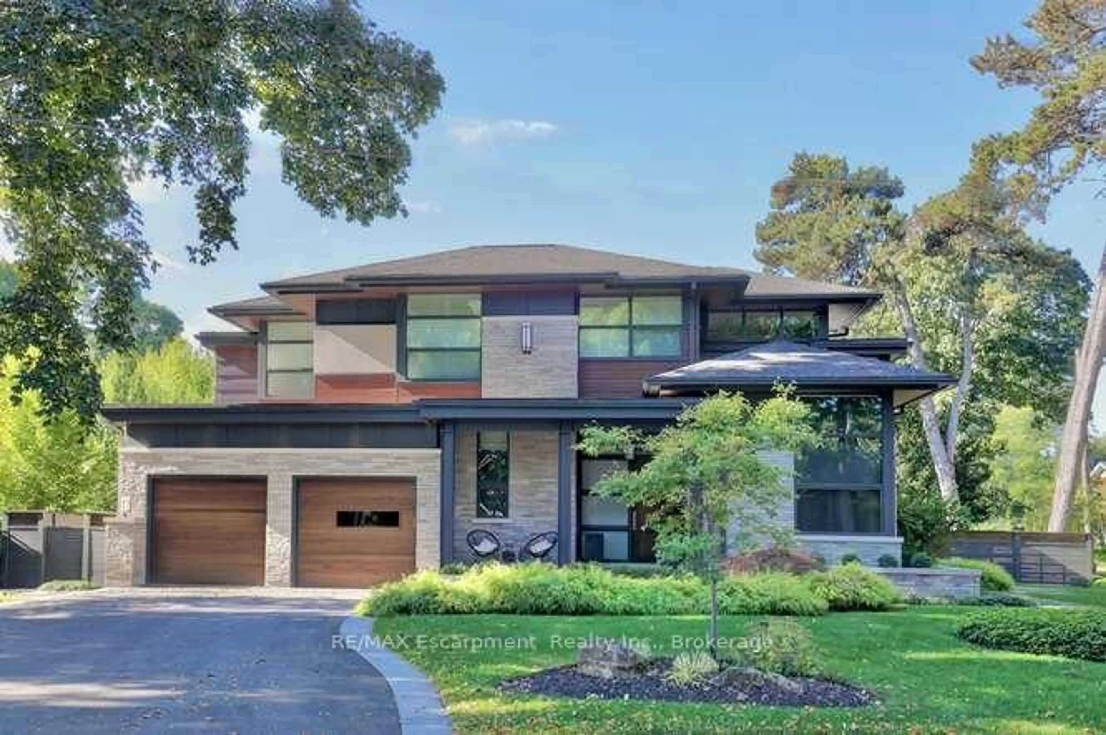 Home with brick exterior material, street for 238 Hart Ave, Burlington Ontario L7N 1P1