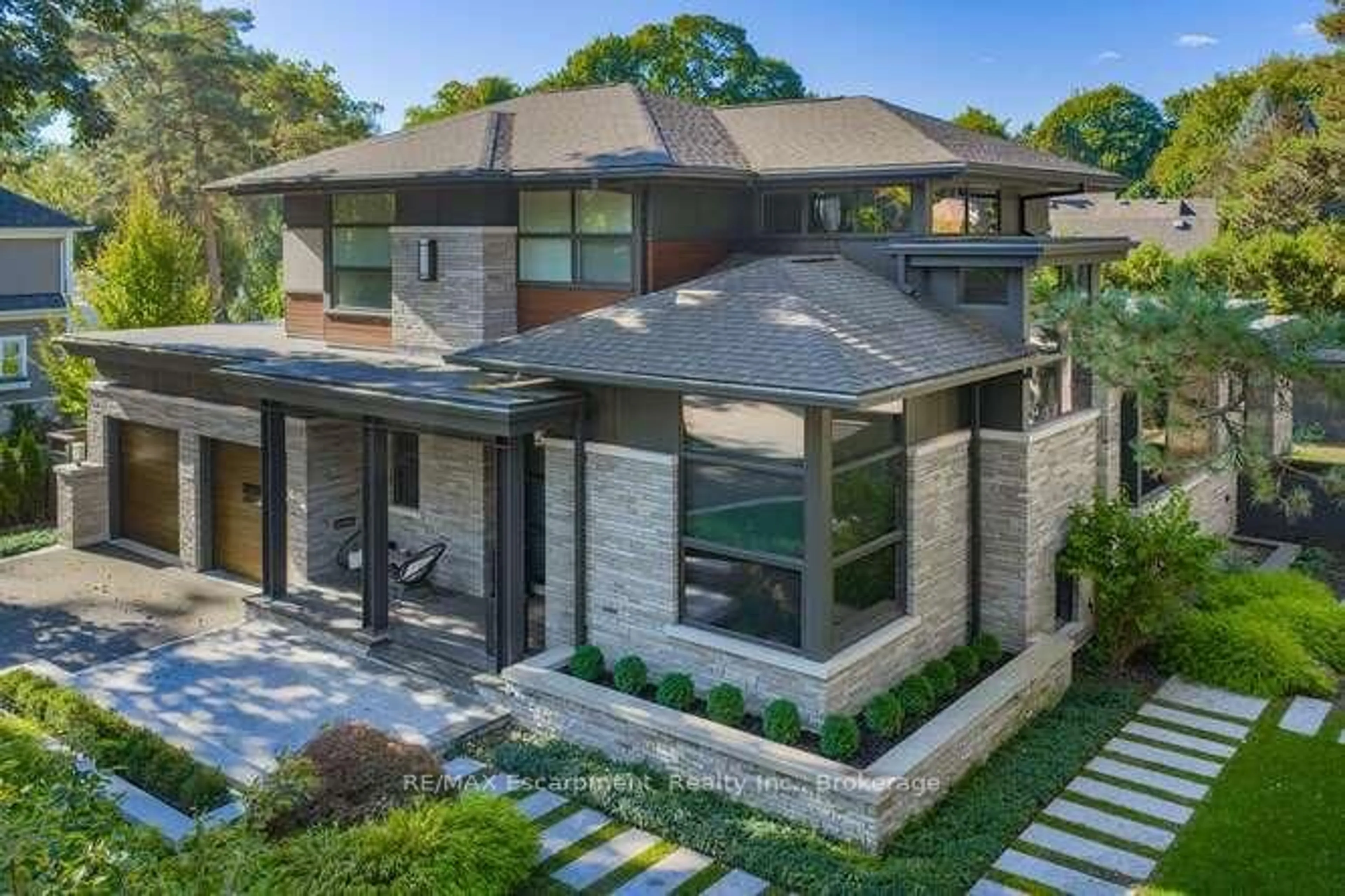 Home with brick exterior material, street for 238 Hart Ave, Burlington Ontario L7N 1P1