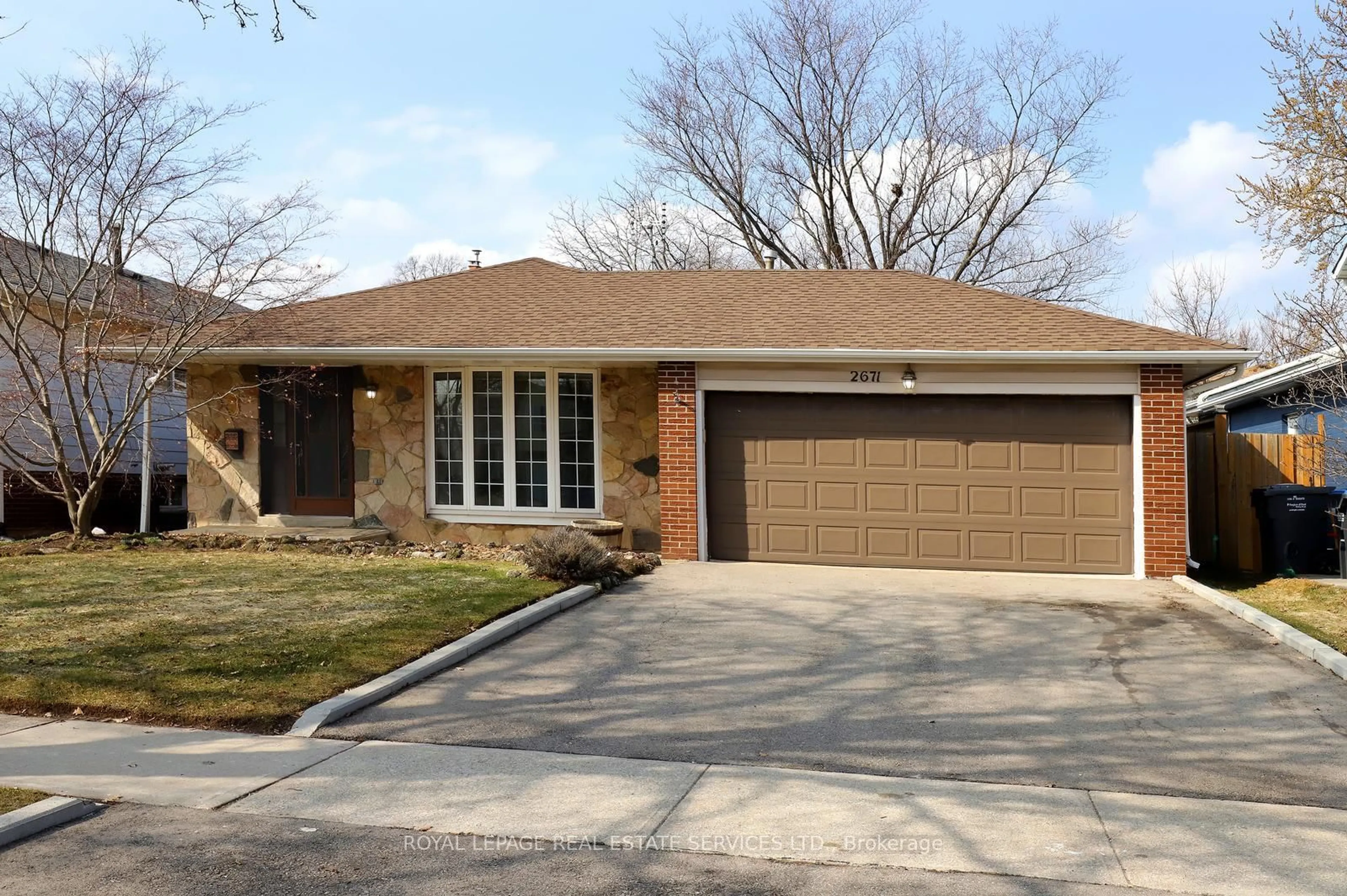Home with brick exterior material, street for 2671 Homelands Dr, Mississauga Ontario L5K 1H7