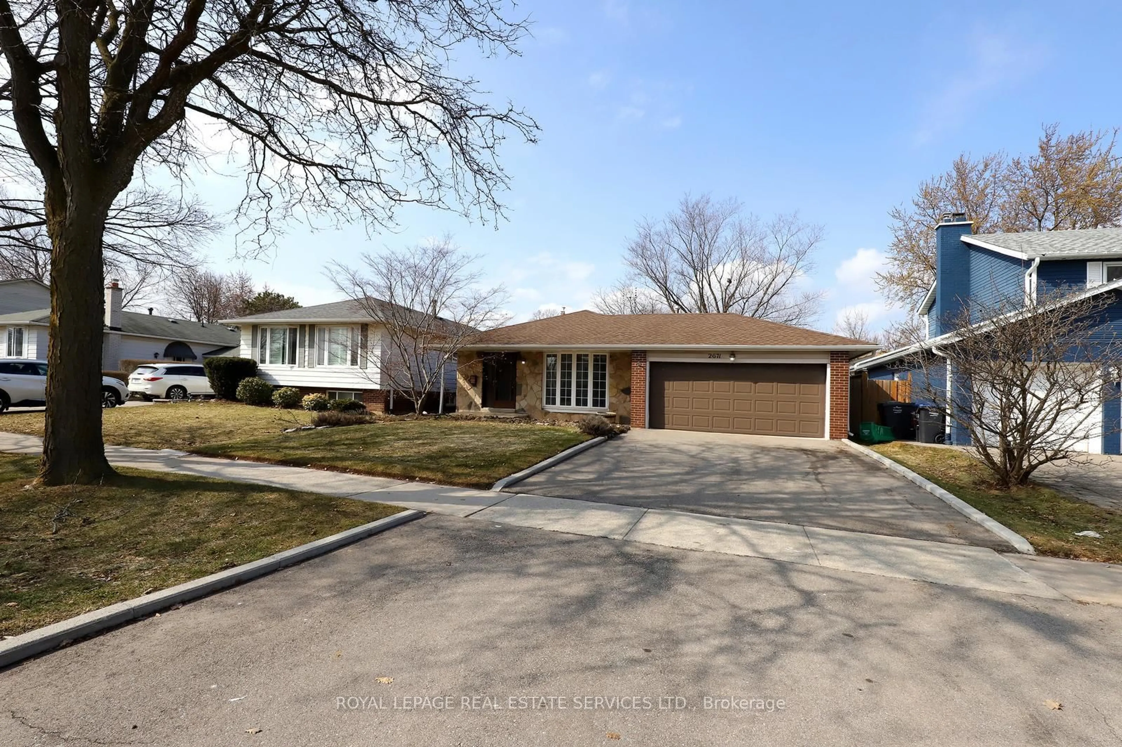 Home with brick exterior material, street for 2671 Homelands Dr, Mississauga Ontario L5K 1H7