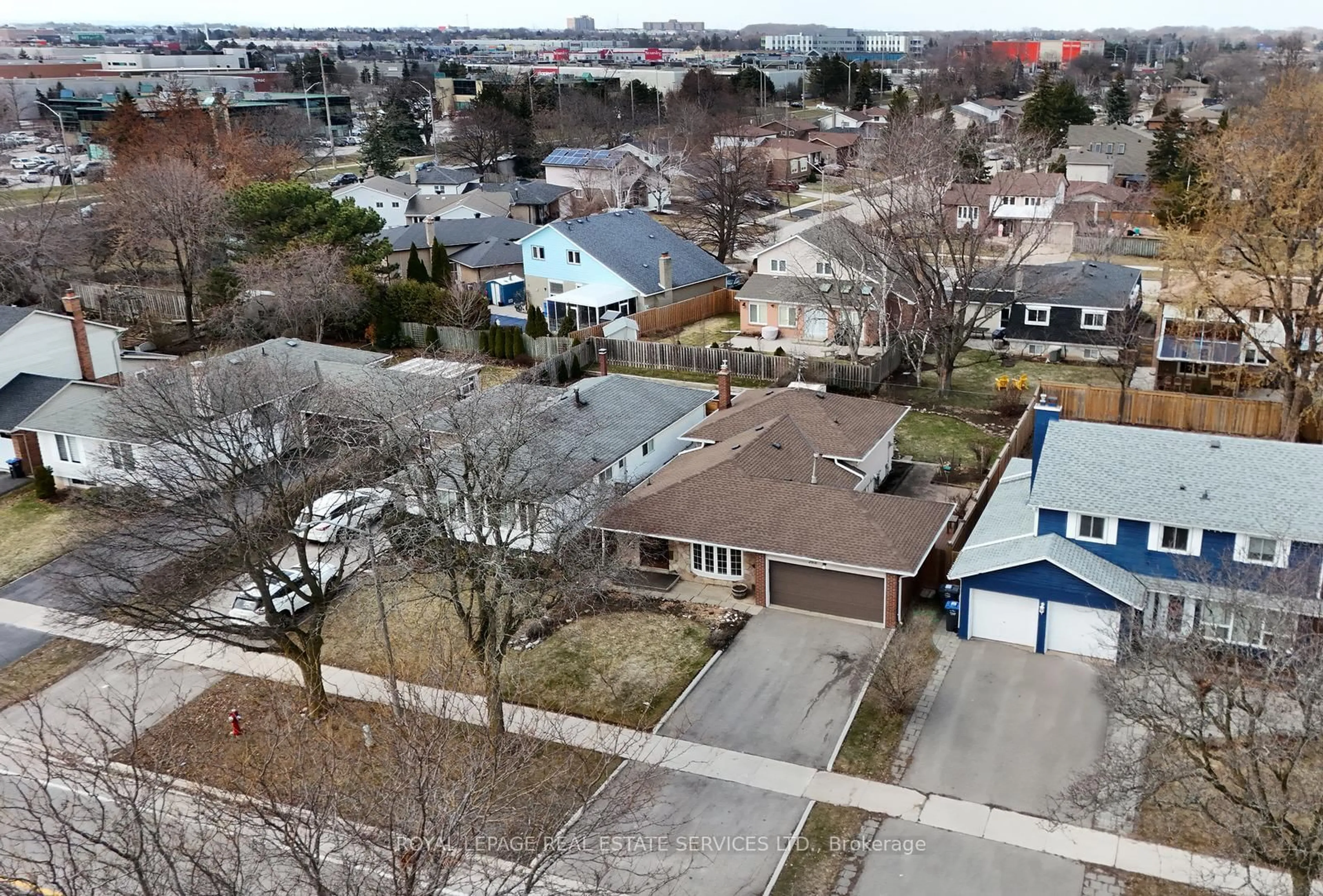 A pic from outside/outdoor area/front of a property/back of a property/a pic from drone, city buildings view from balcony for 2671 Homelands Dr, Mississauga Ontario L5K 1H7