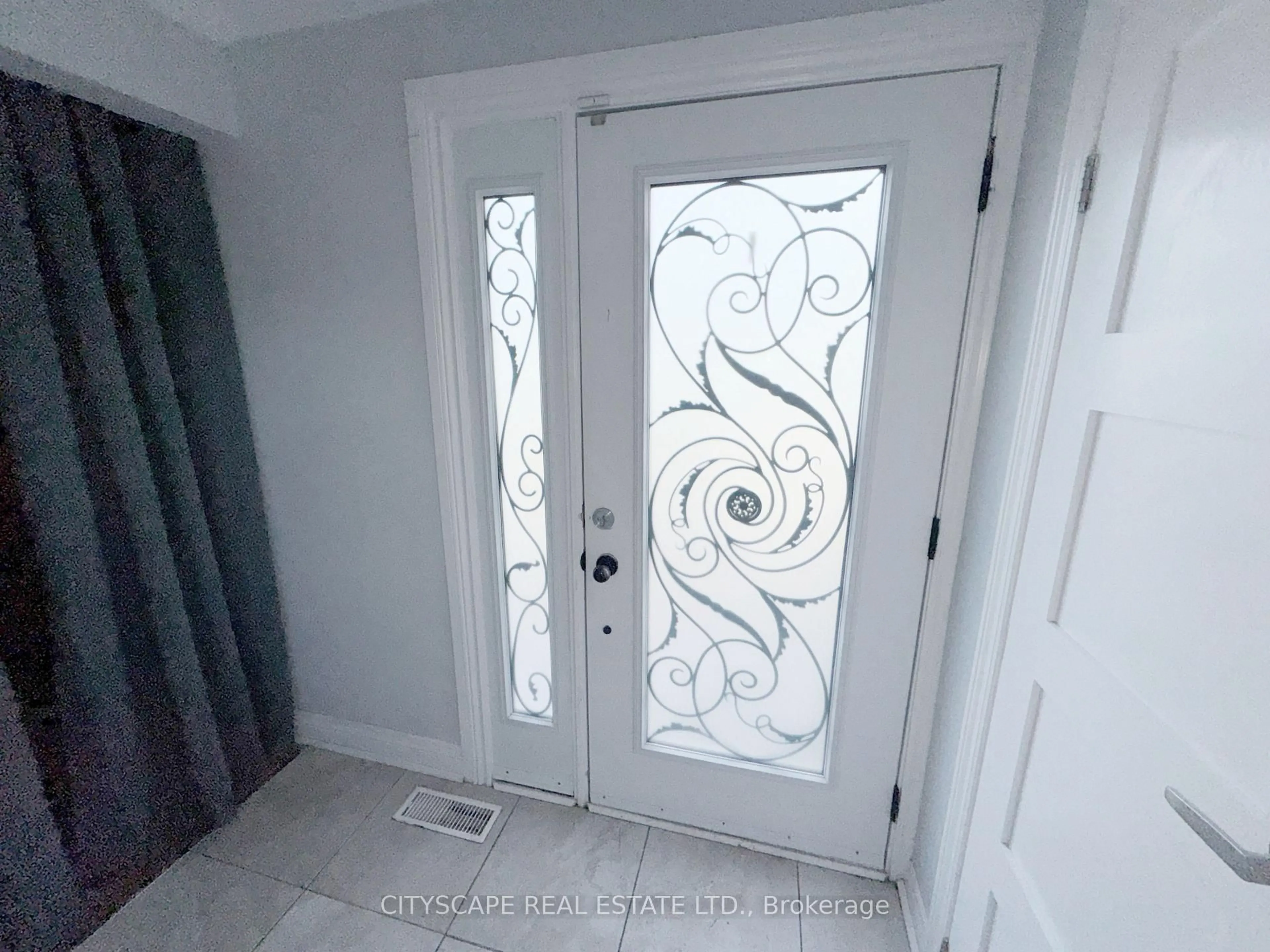 Indoor entryway for 11 Melpham Crt, Toronto Ontario M9V 2H2