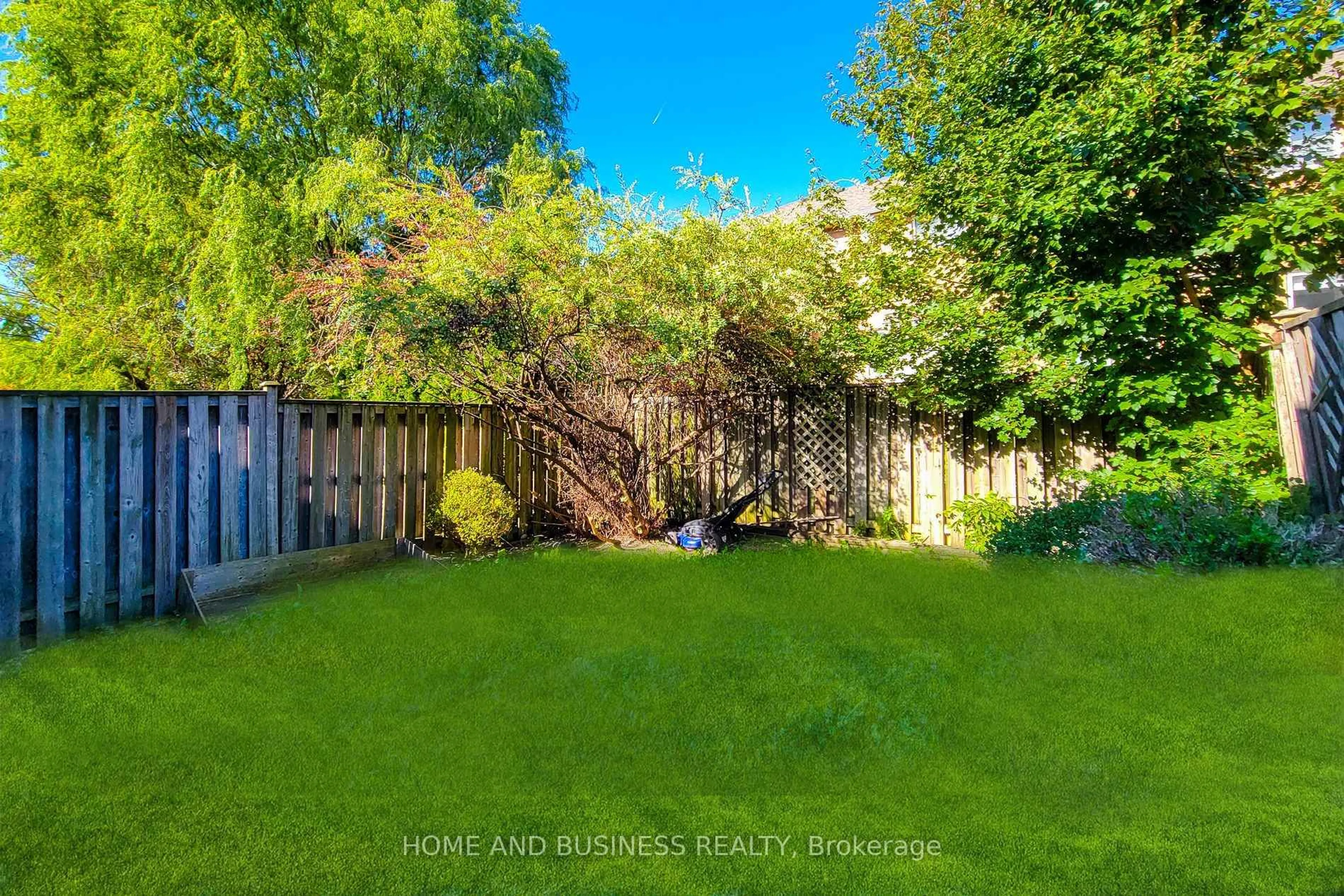 A pic from outside/outdoor area/front of a property/back of a property/a pic from drone, unknown for 2374 Baintree Cres, Oakville Ontario L6M 4X1