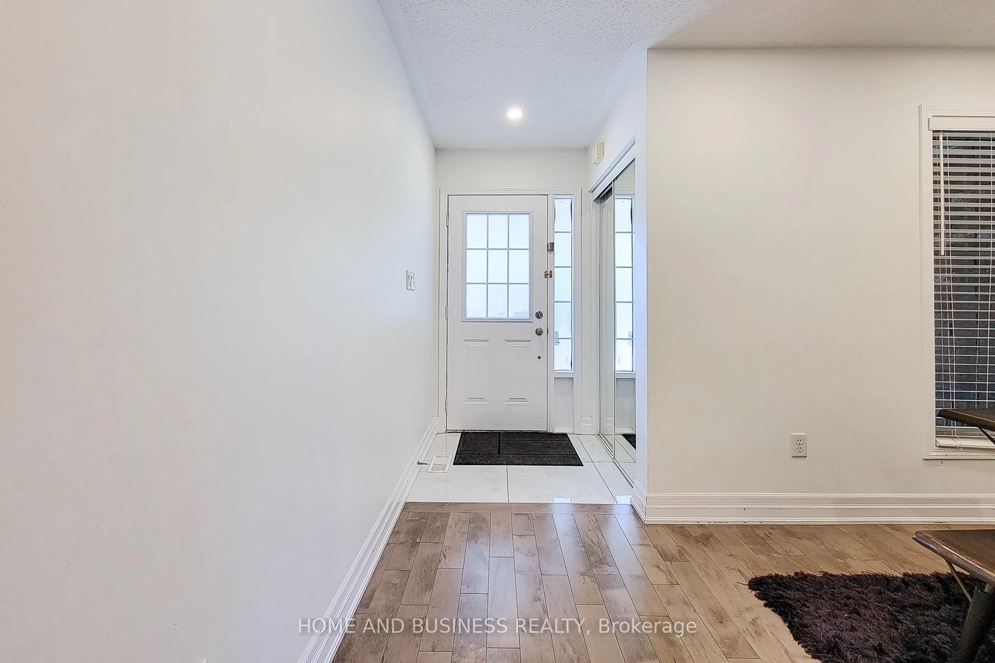 Indoor entryway for 2374 Baintree Cres, Oakville Ontario L6M 4X1