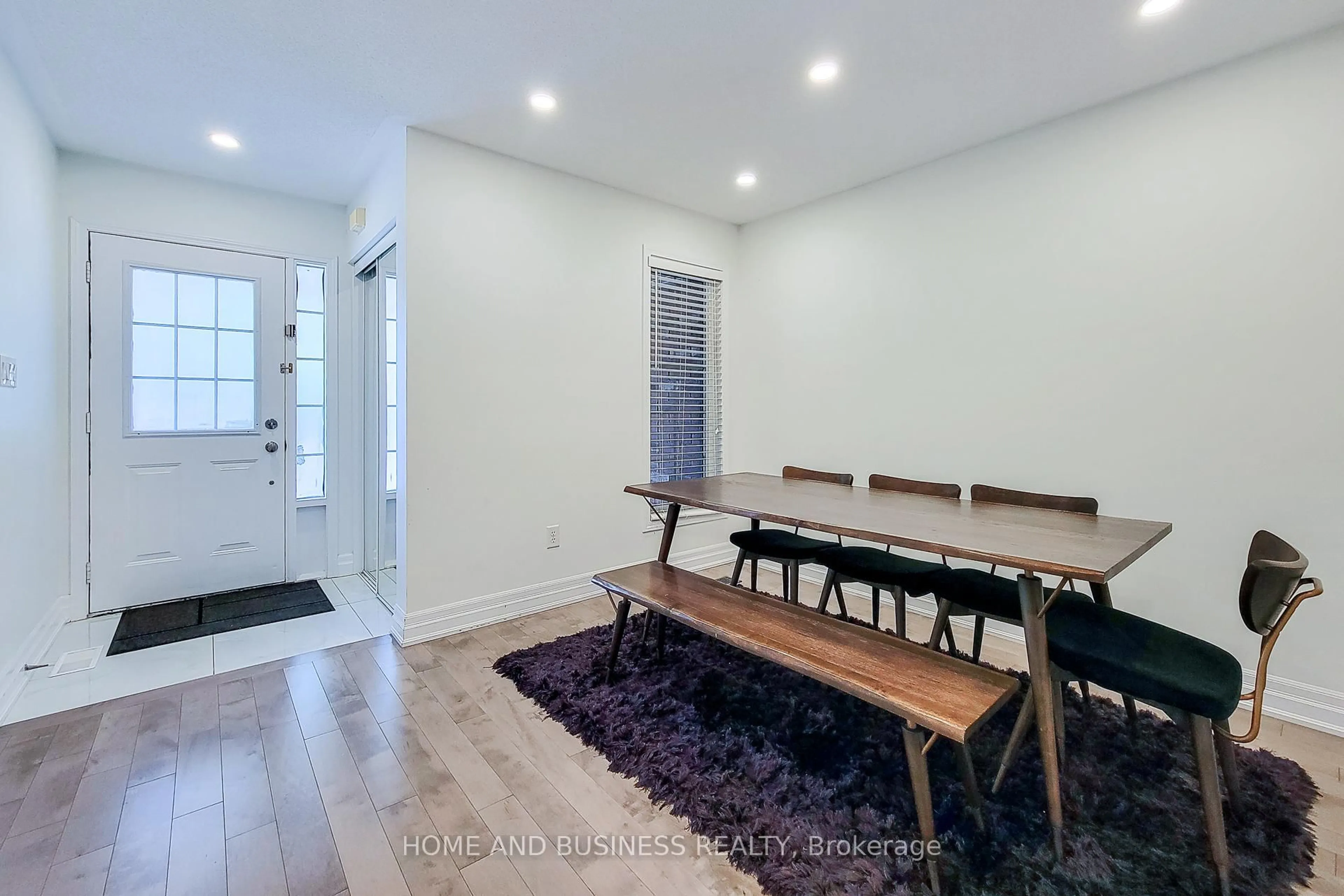 Indoor entryway for 2374 Baintree Cres, Oakville Ontario L6M 4X1