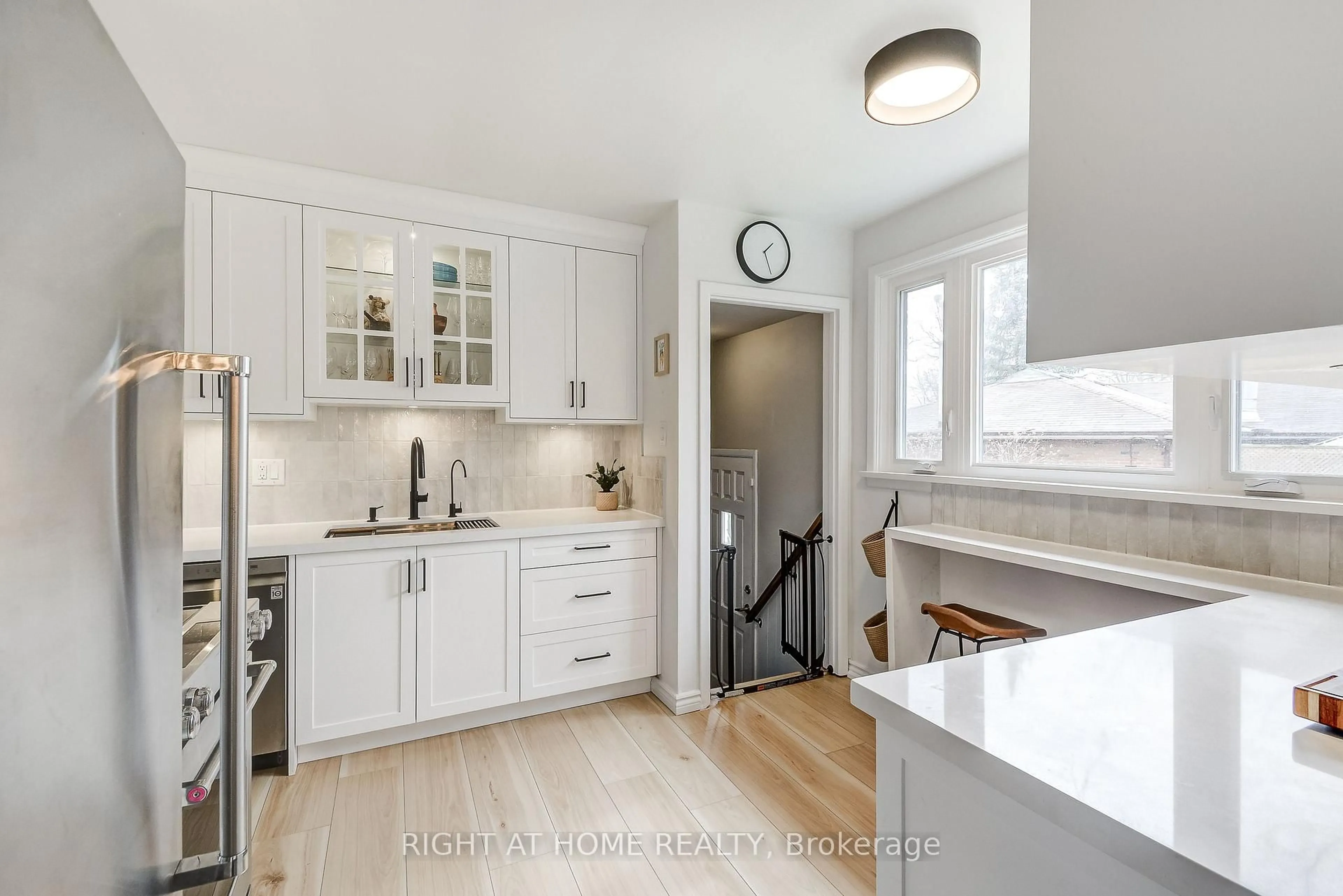 Open concept kitchen, unknown for 1300 Princeton Cres, Burlington Ontario L7P 2K5