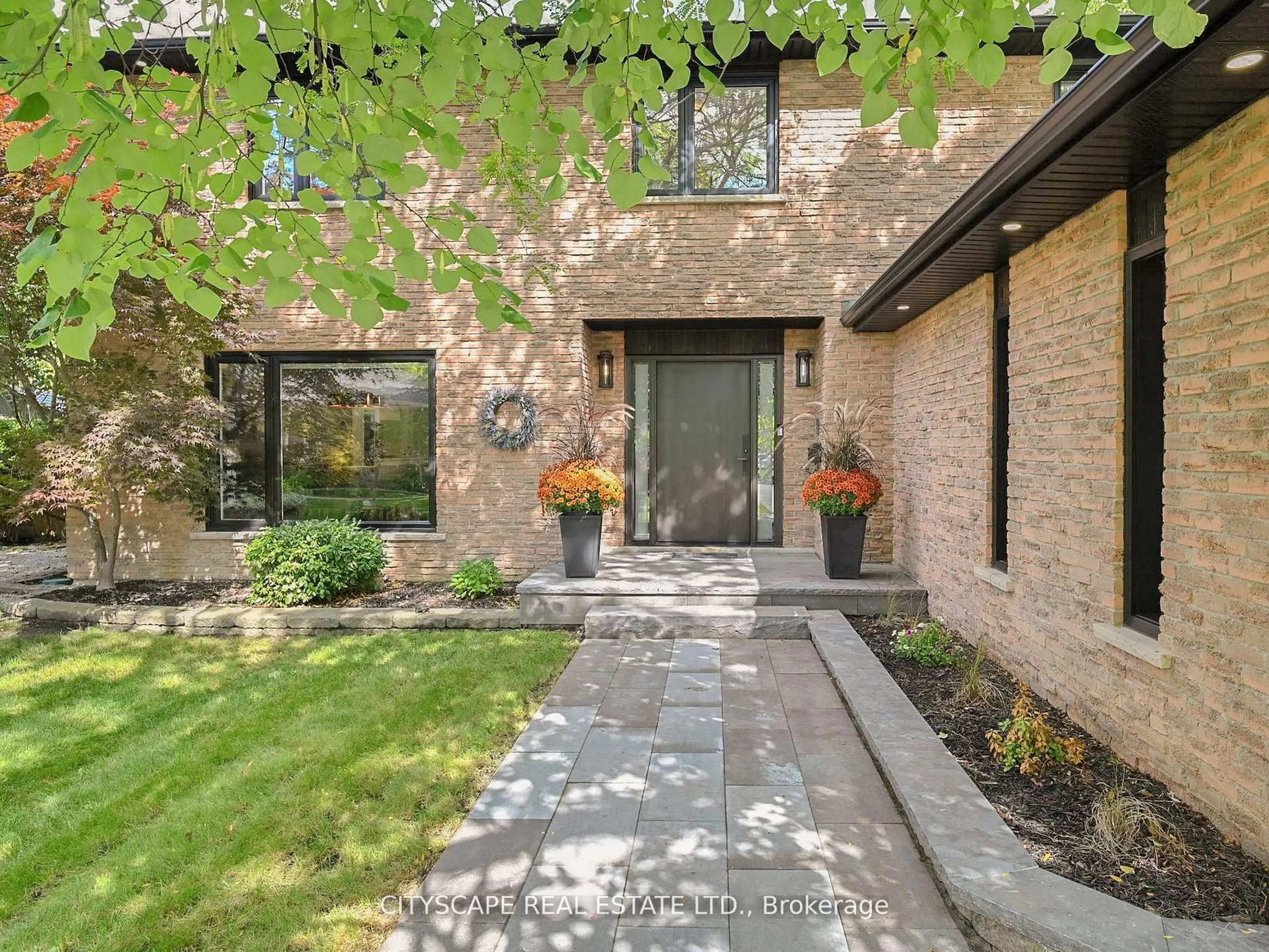 Home with brick exterior material, street for 2585 Kenna Crt, Mississauga Ontario L5K 2K4
