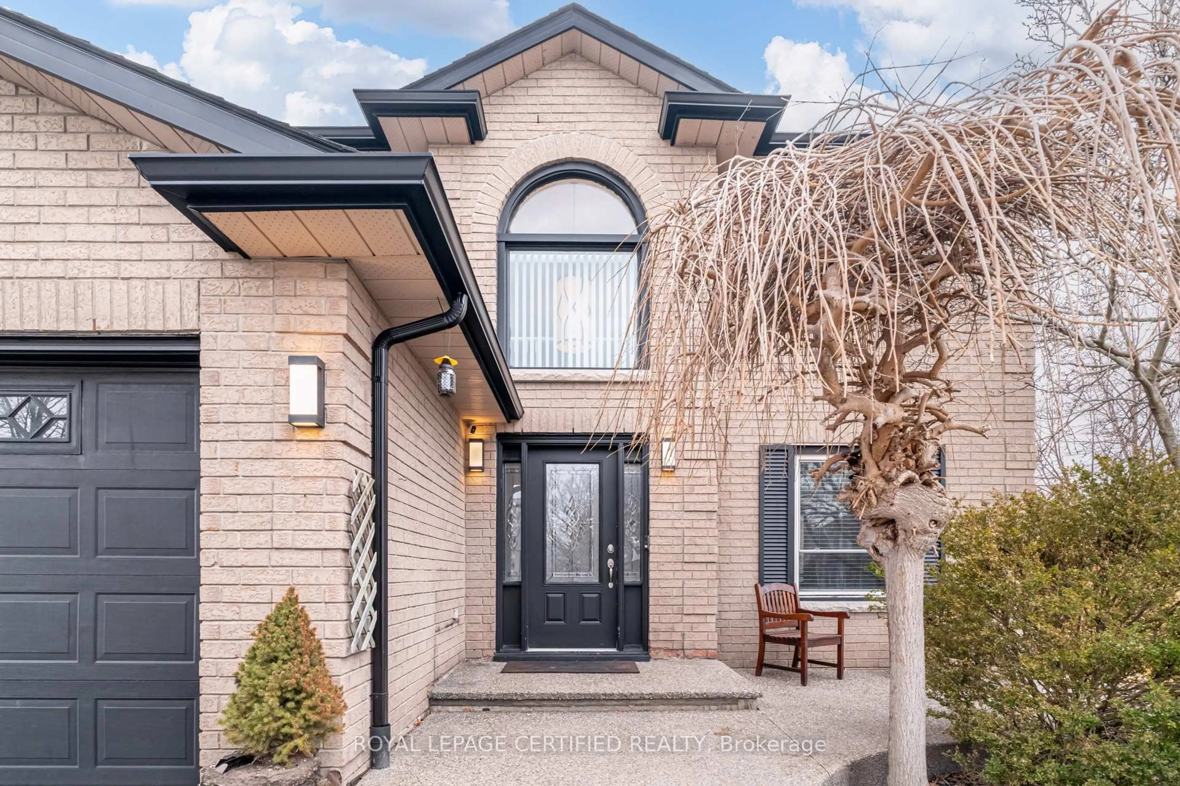 Home with brick exterior material, street for 2197 Oakridge Cres, Burlington Ontario L7M 4C8