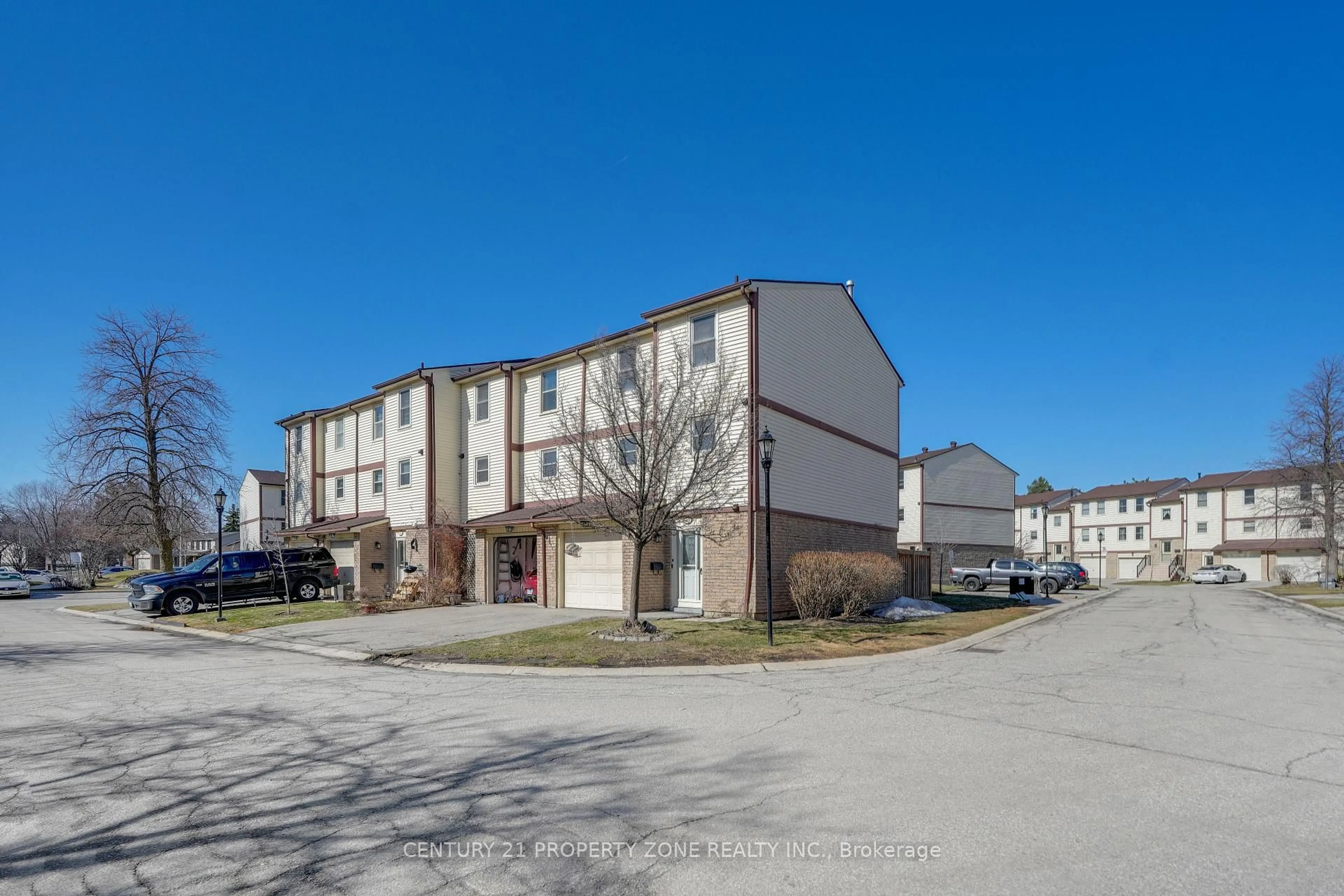 A pic from outside/outdoor area/front of a property/back of a property/a pic from drone, street for 7340 Copenhagen Rd #40, Mississauga Ontario L5N 2S5
