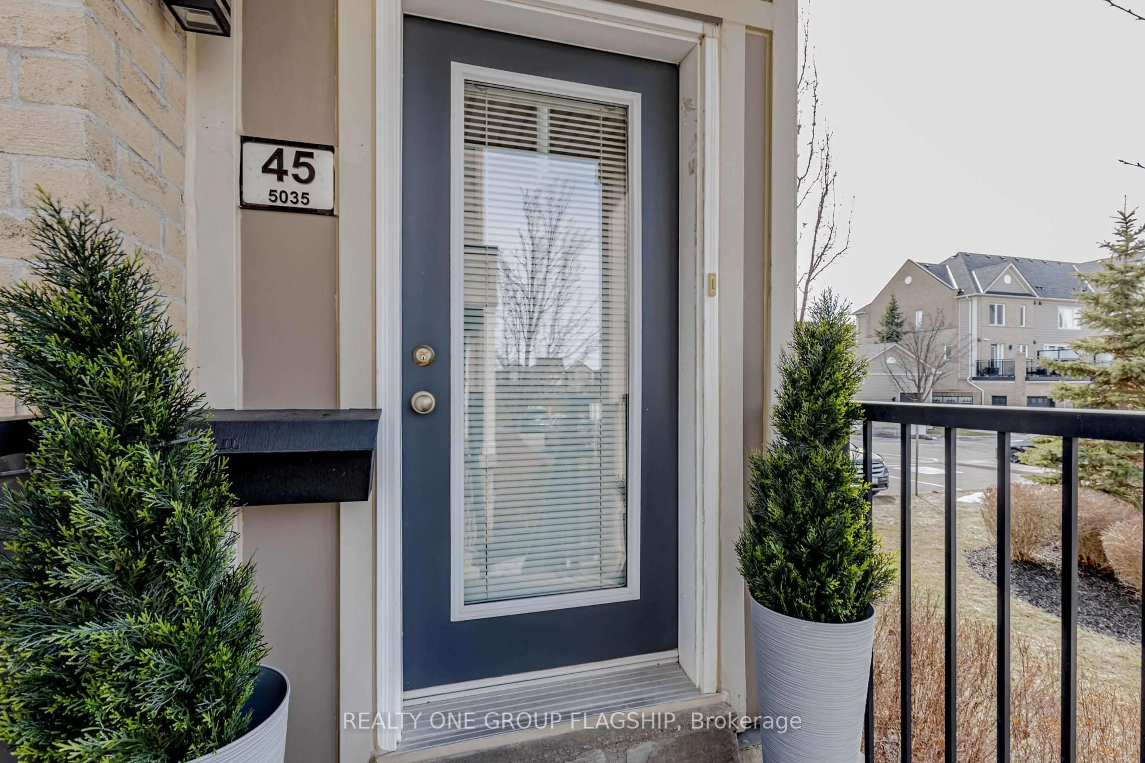 Indoor entryway for 5035 Oscar Peterson Blvd Blvd #45, Mississauga Ontario L5M 0P4