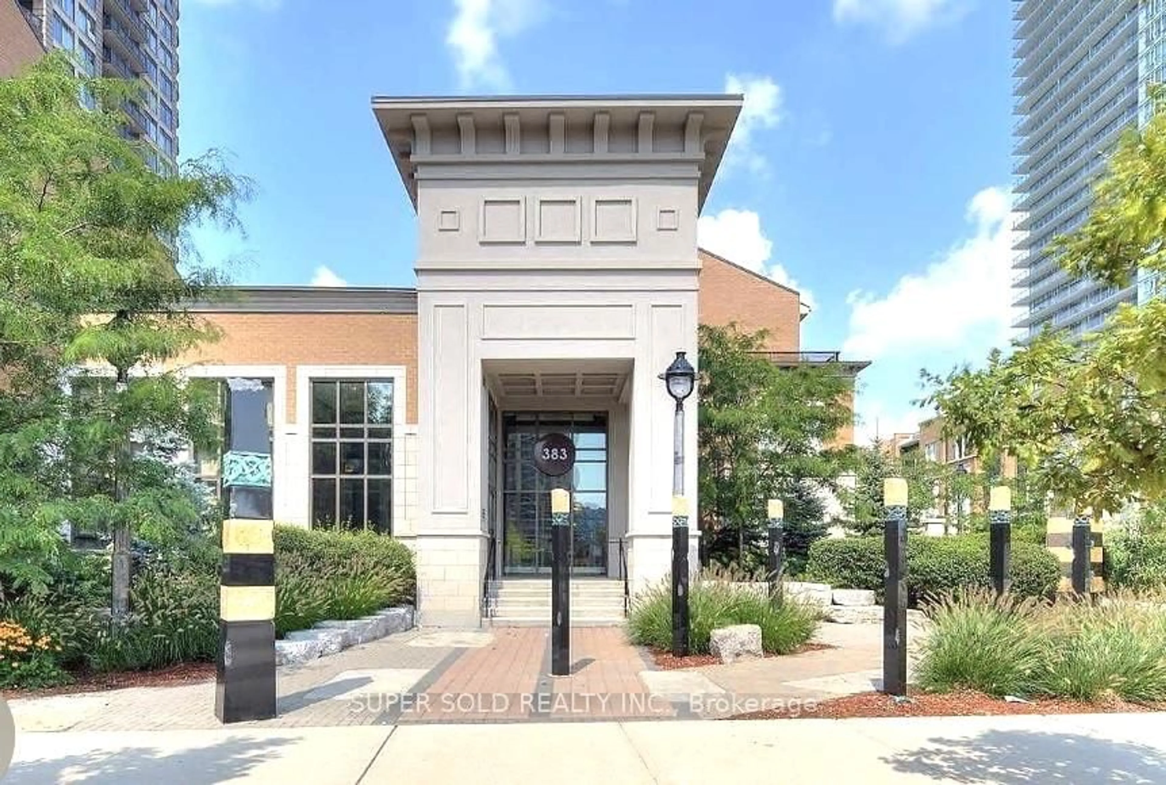 Indoor foyer for 383 Prince Of Wales Dr #128, Mississauga Ontario L5B 0C7