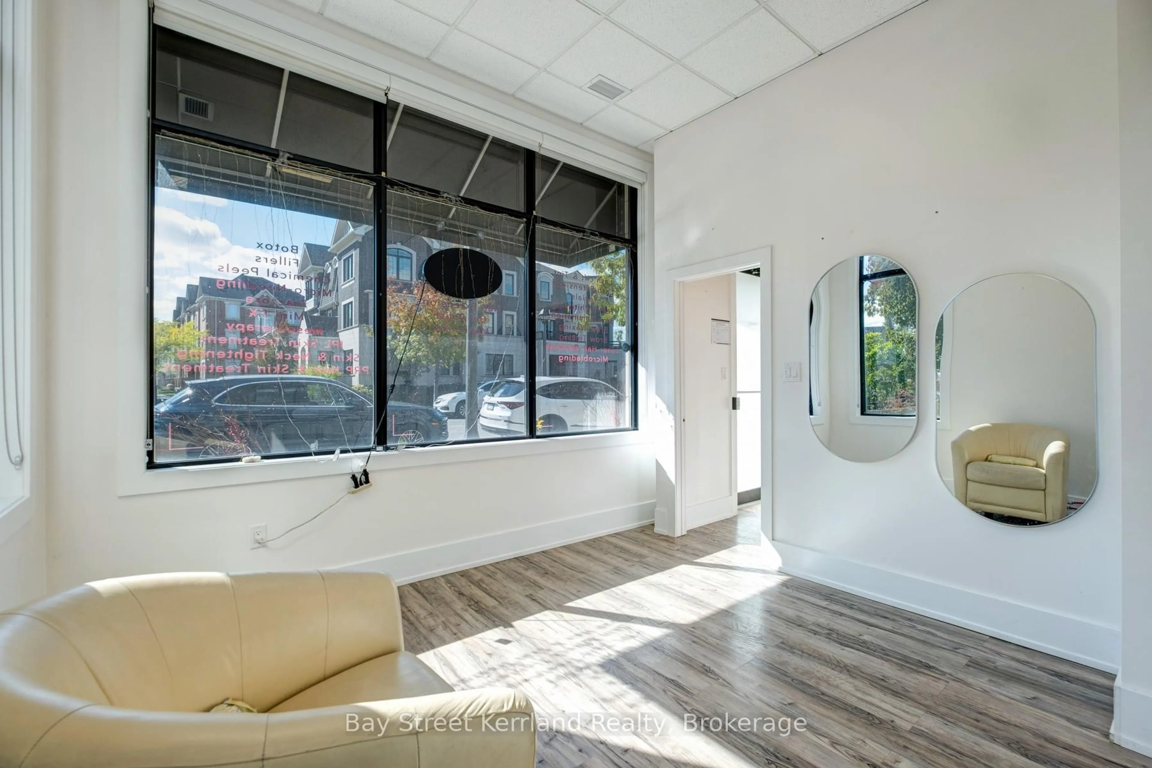Indoor entryway for 3083 George Savage Ave, Oakville Ontario L6M 4M2