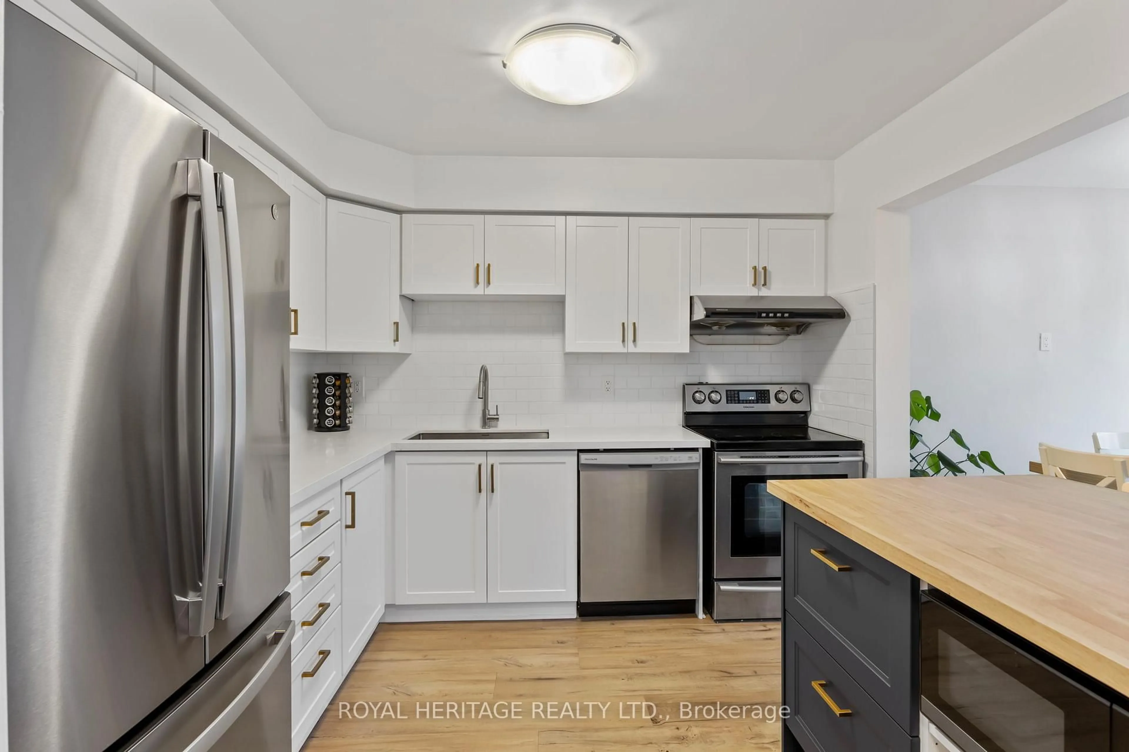 Standard kitchen, unknown for 1251 Quest Circ, Mississauga Ontario L5N 8B6